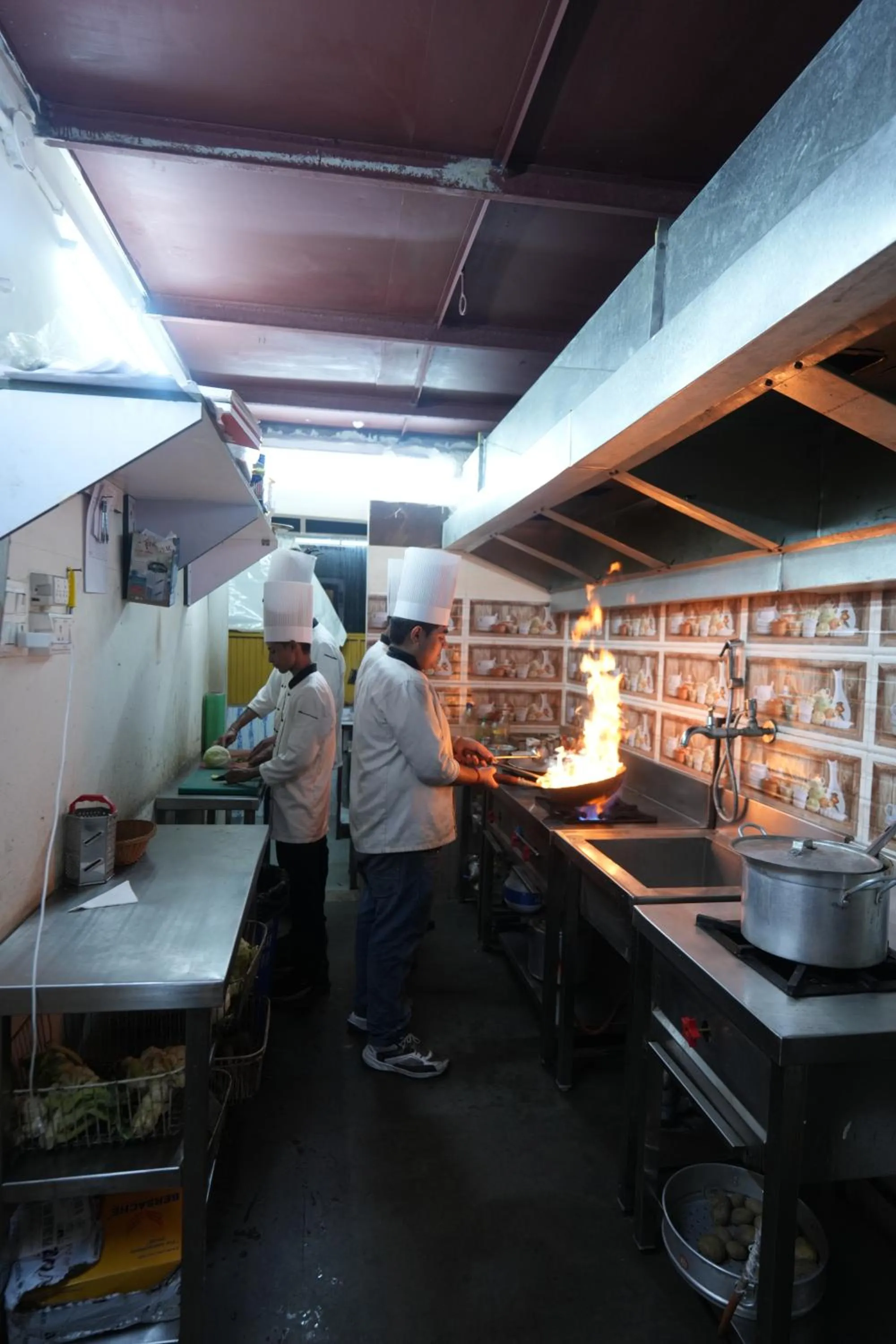 Kitchen or kitchenette in Hotel Square One by D'Polo Dharamshala