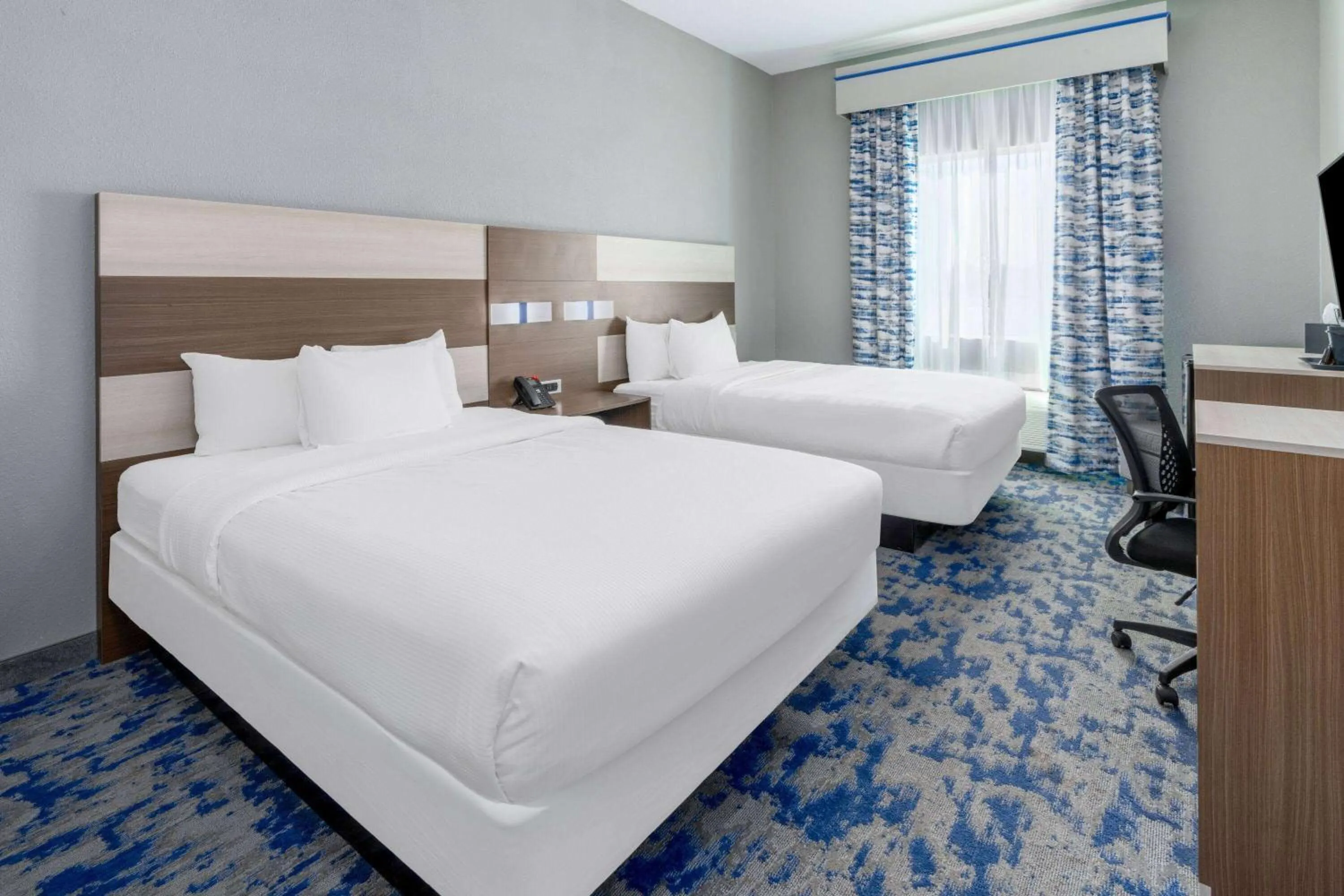 Photo of the whole room, Bed in Baymont by Wyndham Carlsbad NM