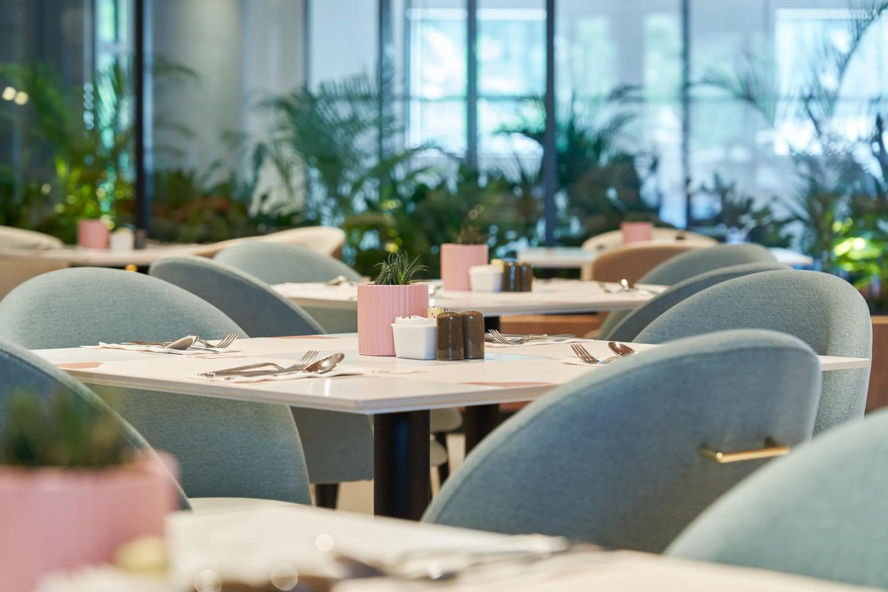 Restaurant/places to eat in Resorts World Sentosa - Hotel Ora