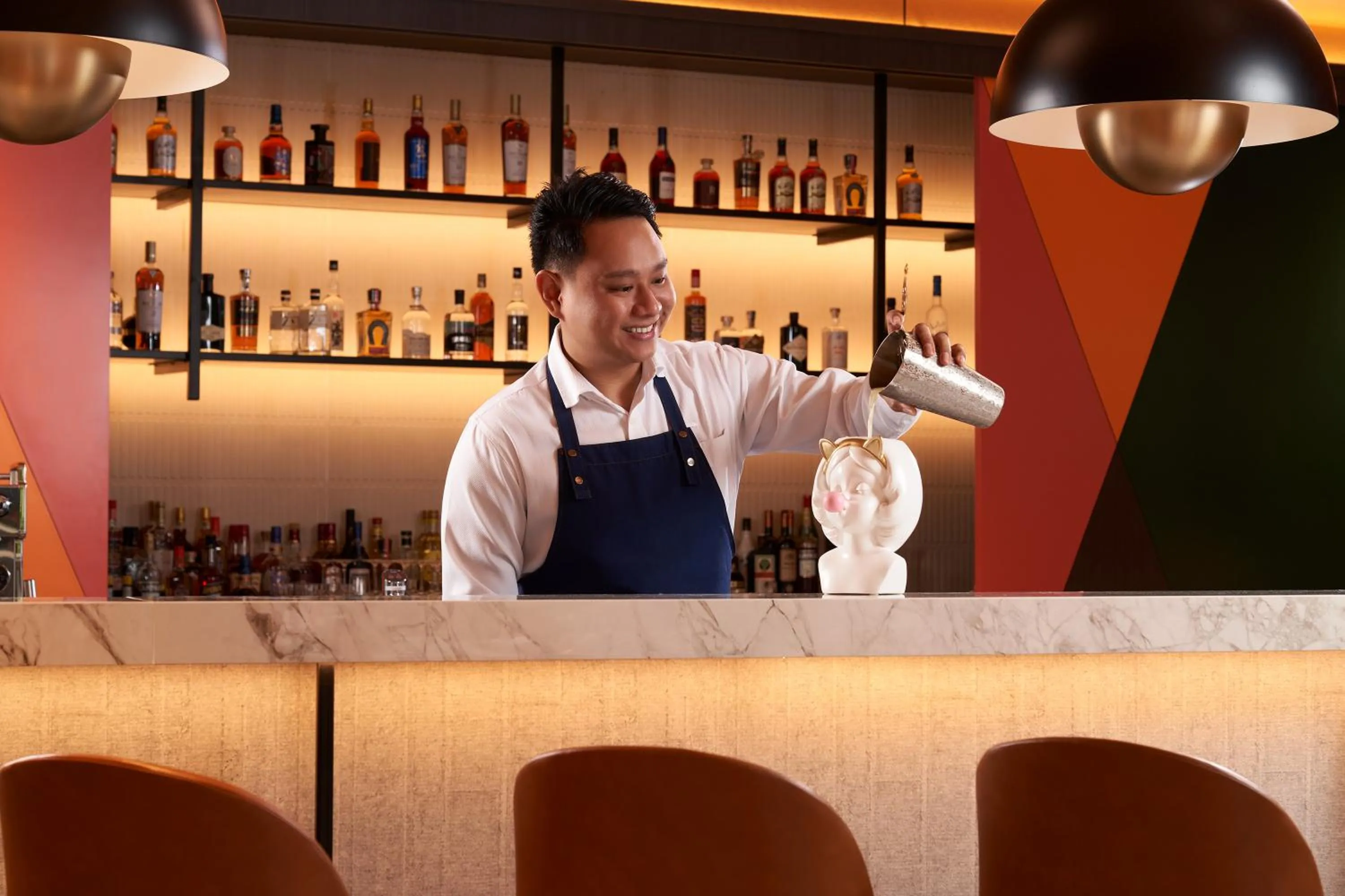 Lounge or bar in Resorts World Sentosa - Hotel Ora