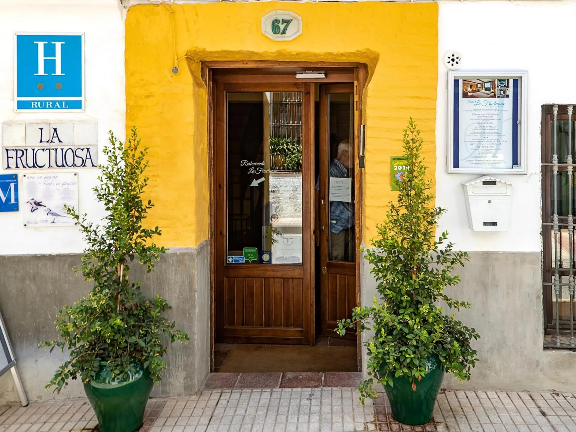 Facade/entrance in La Fructuosa