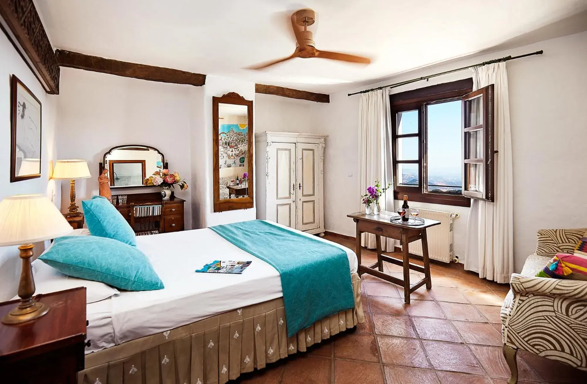 Double Room in La Fructuosa Double Room in La Fructuosa