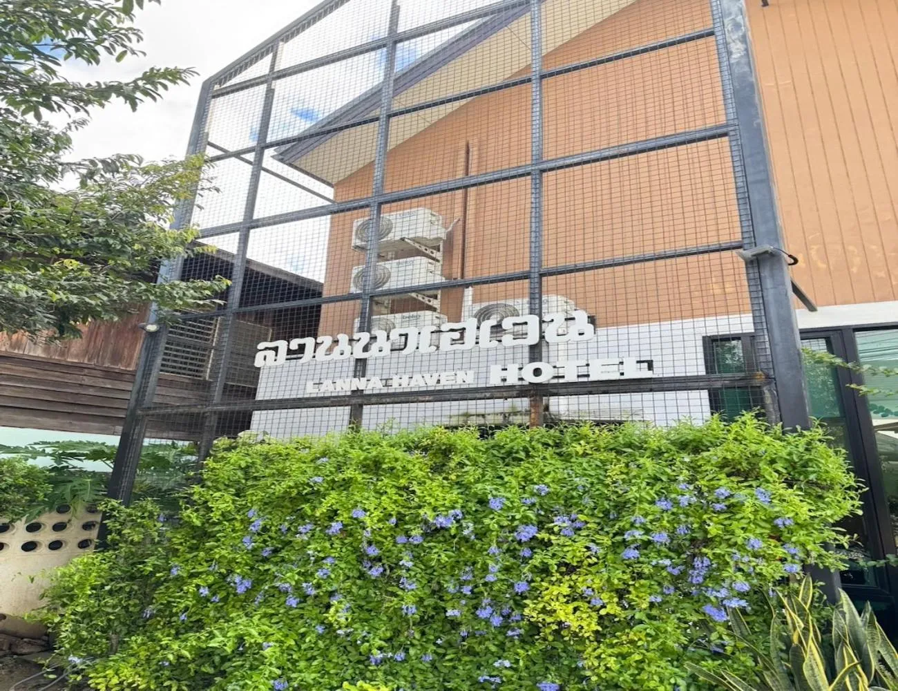 Property building in Lanna Haven Hotel