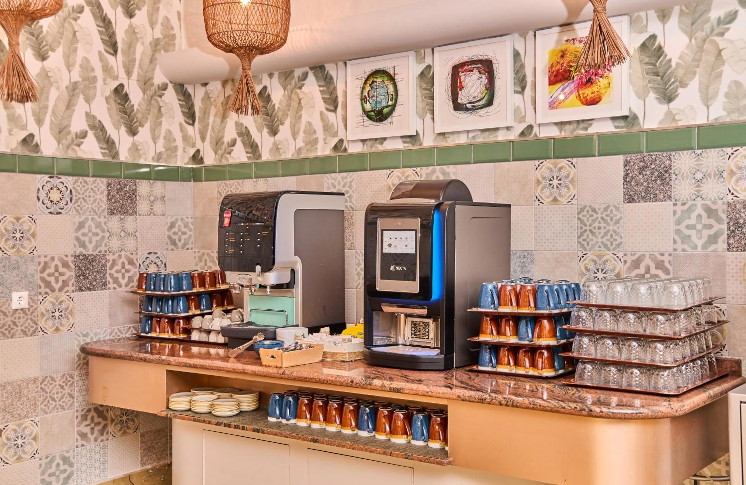 Food and drinks in Leonardo Hotel Fuengirola Costa del Sol