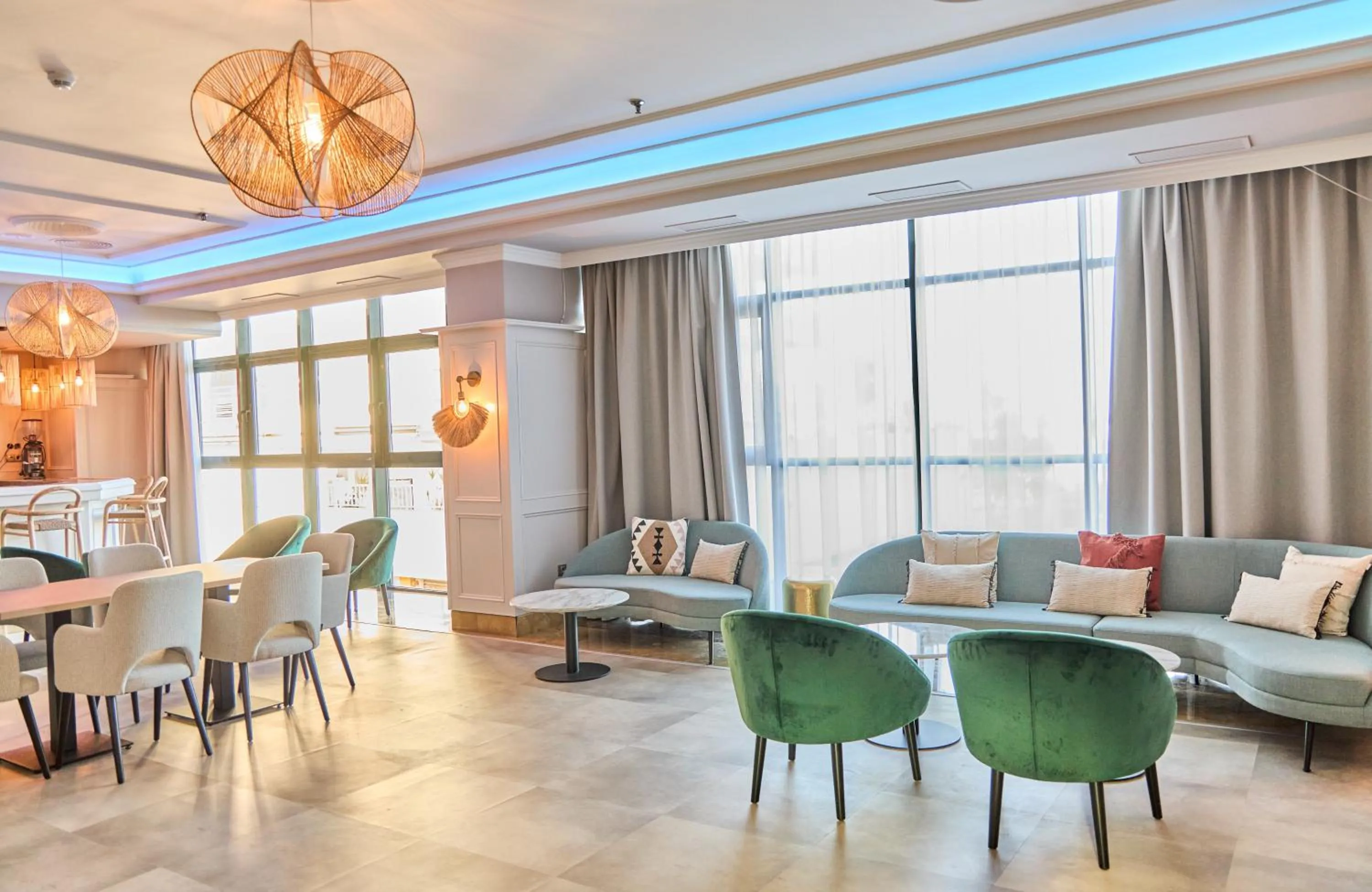 Living room in Leonardo Hotel Fuengirola Costa del Sol