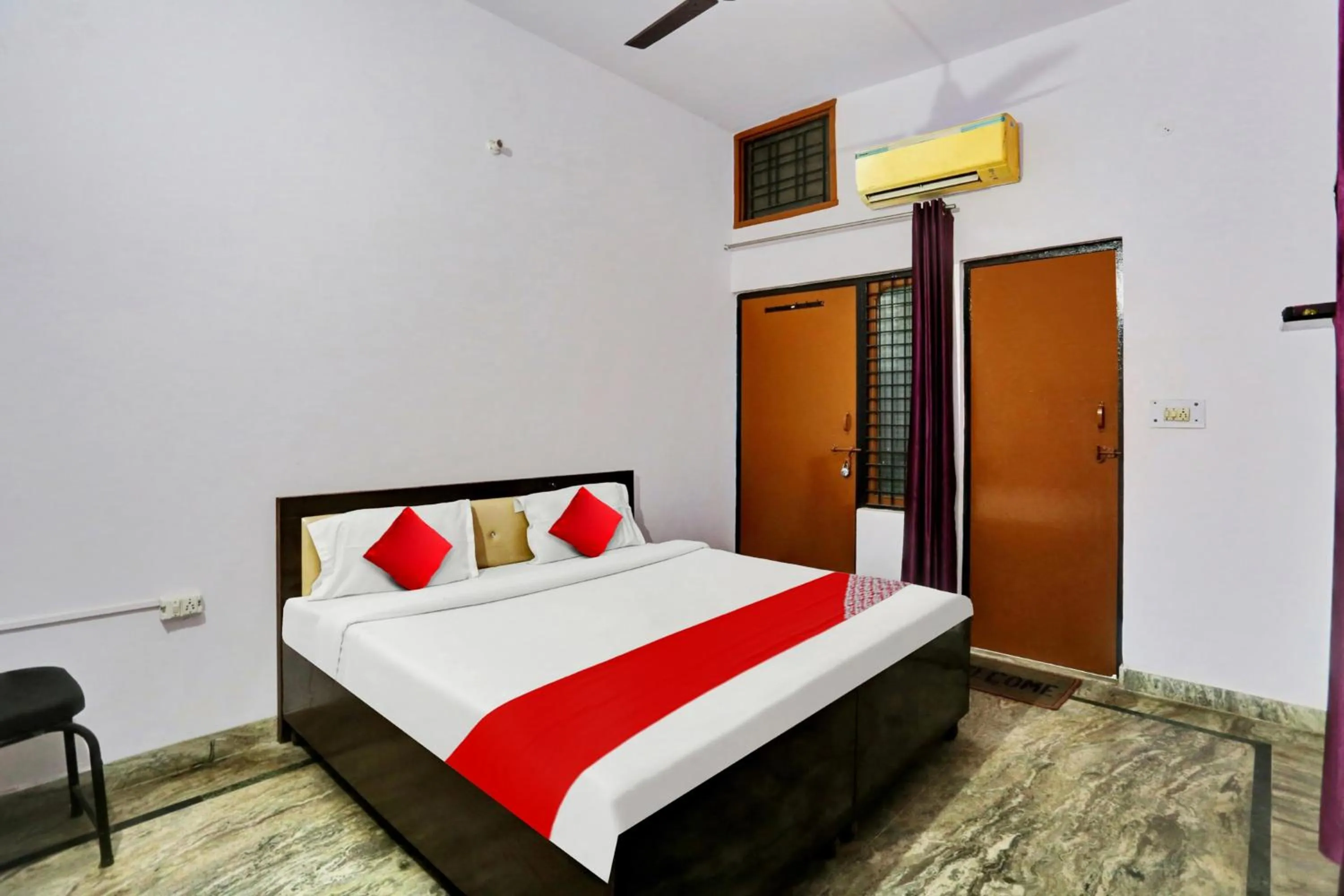 Bedroom in Hotel O Hotel Royal Palace