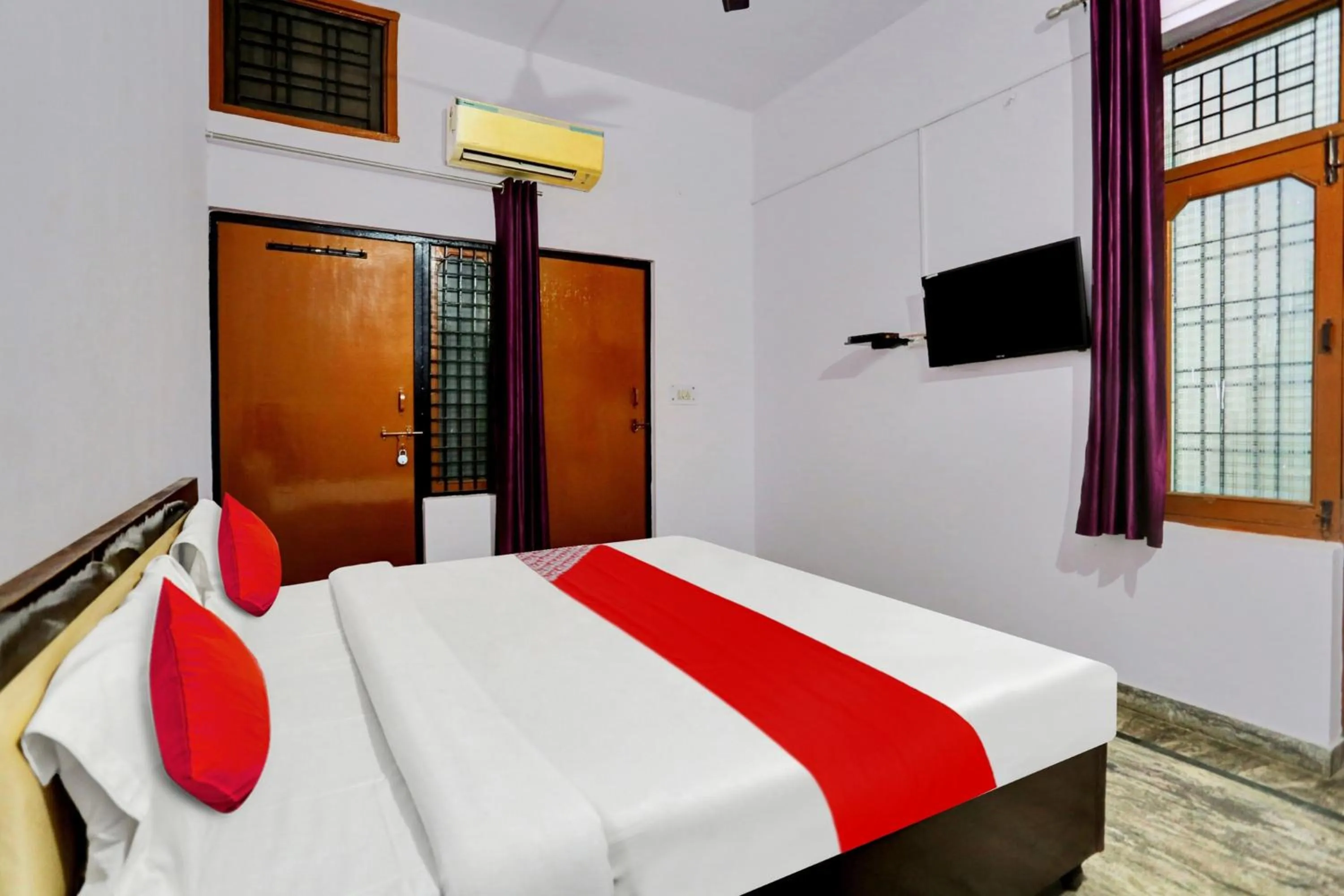 Bedroom in Hotel O Hotel Royal Palace