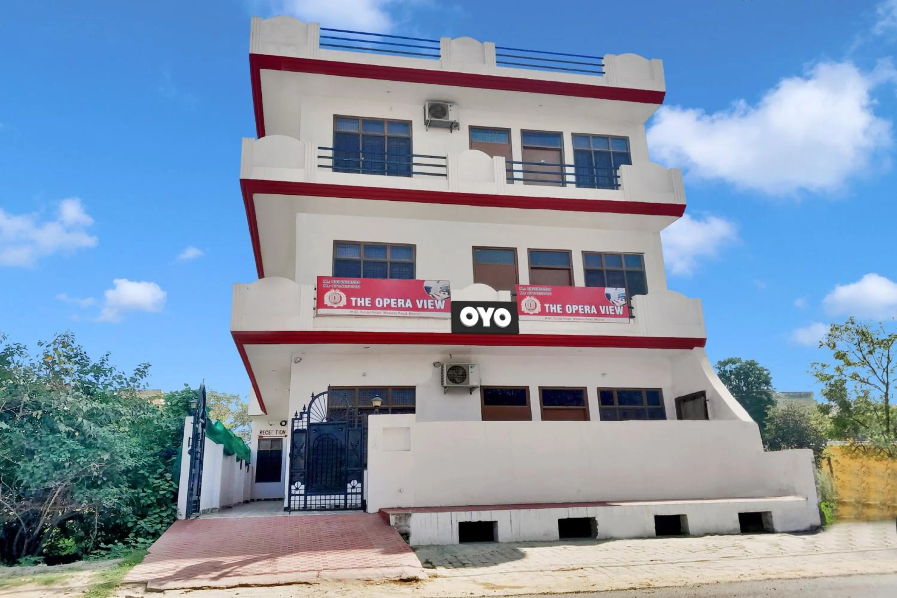 Facade/entrance in Hotel O Hotel Royal Palace