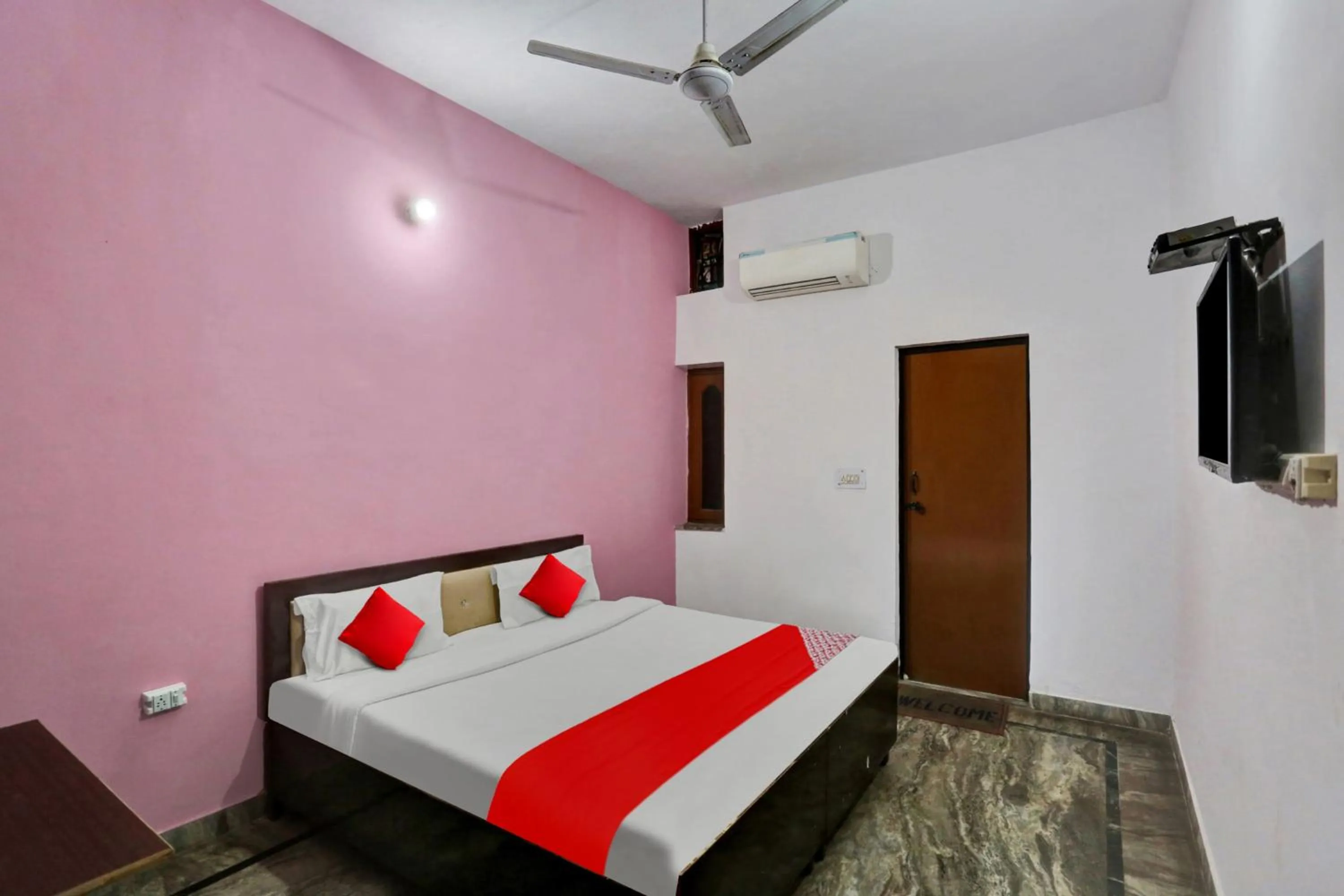 Bedroom in Hotel O Hotel Royal Palace