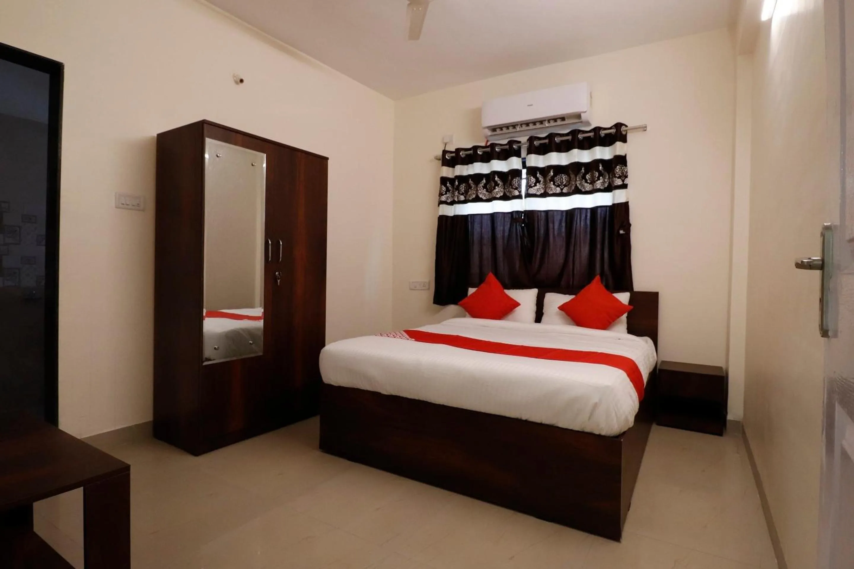 Hotel O The Pearl Inn