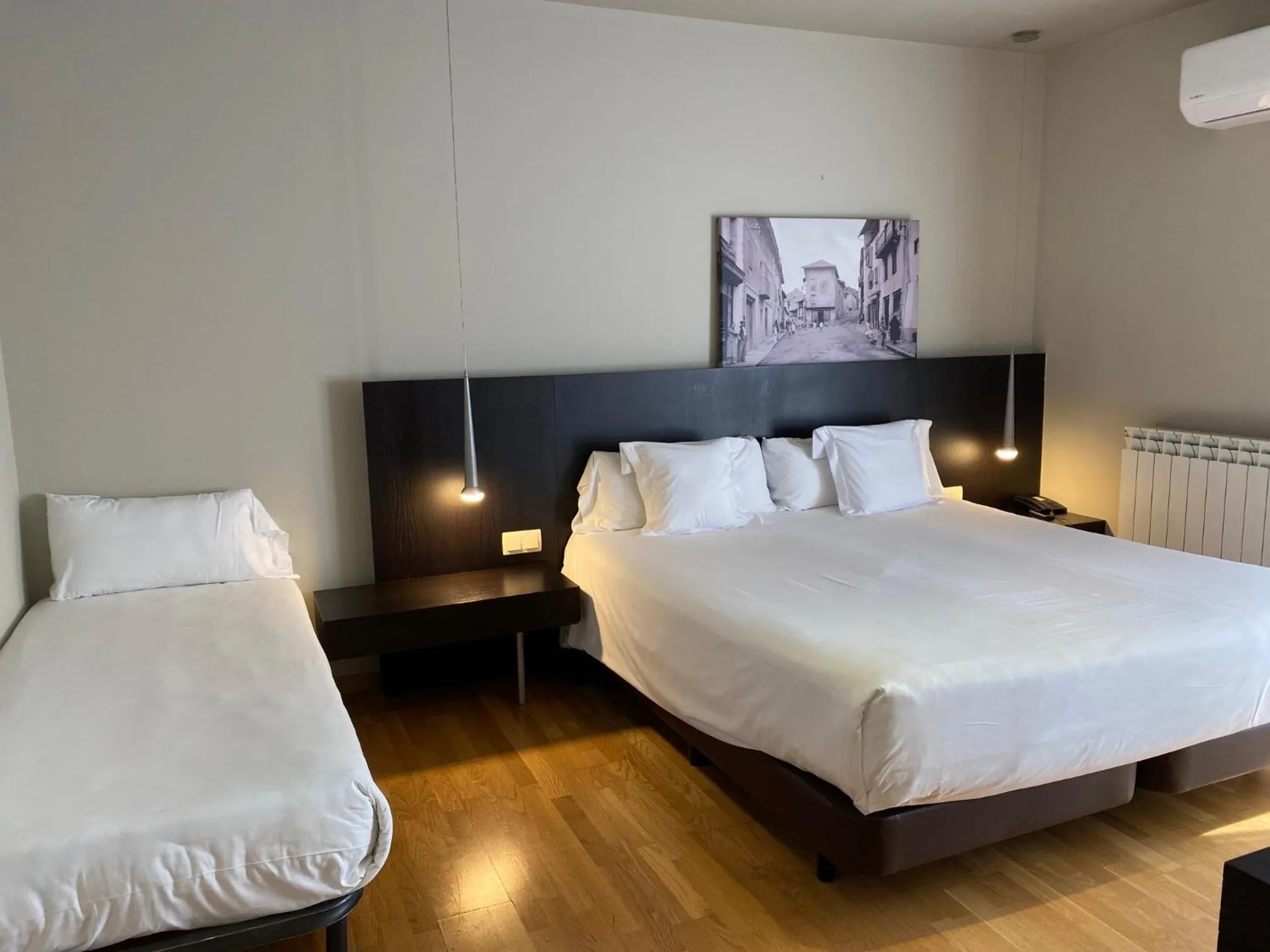 children, Bed in Hotel Bernat de So