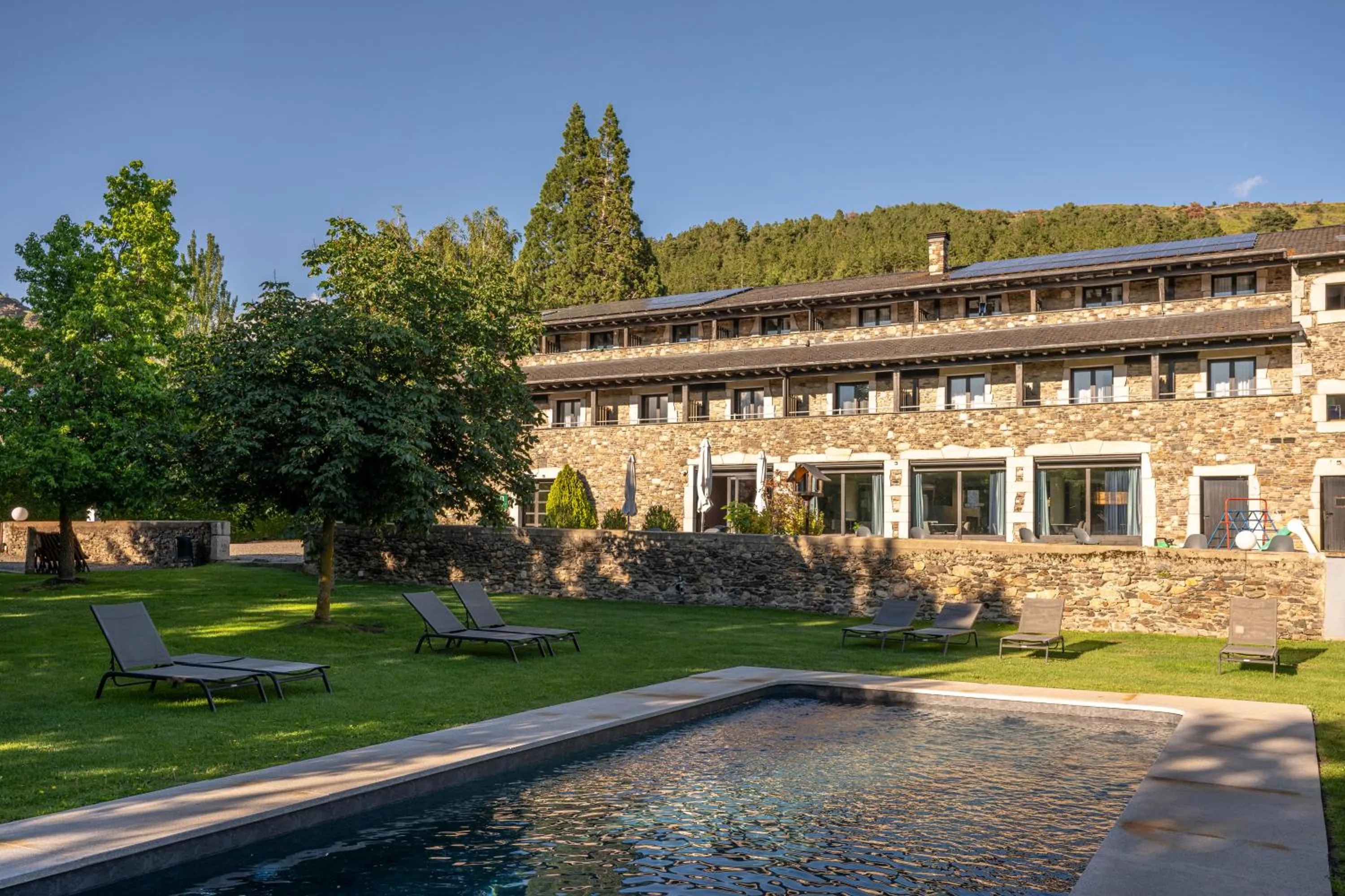 Swimming pool in Hotel Bernat de So