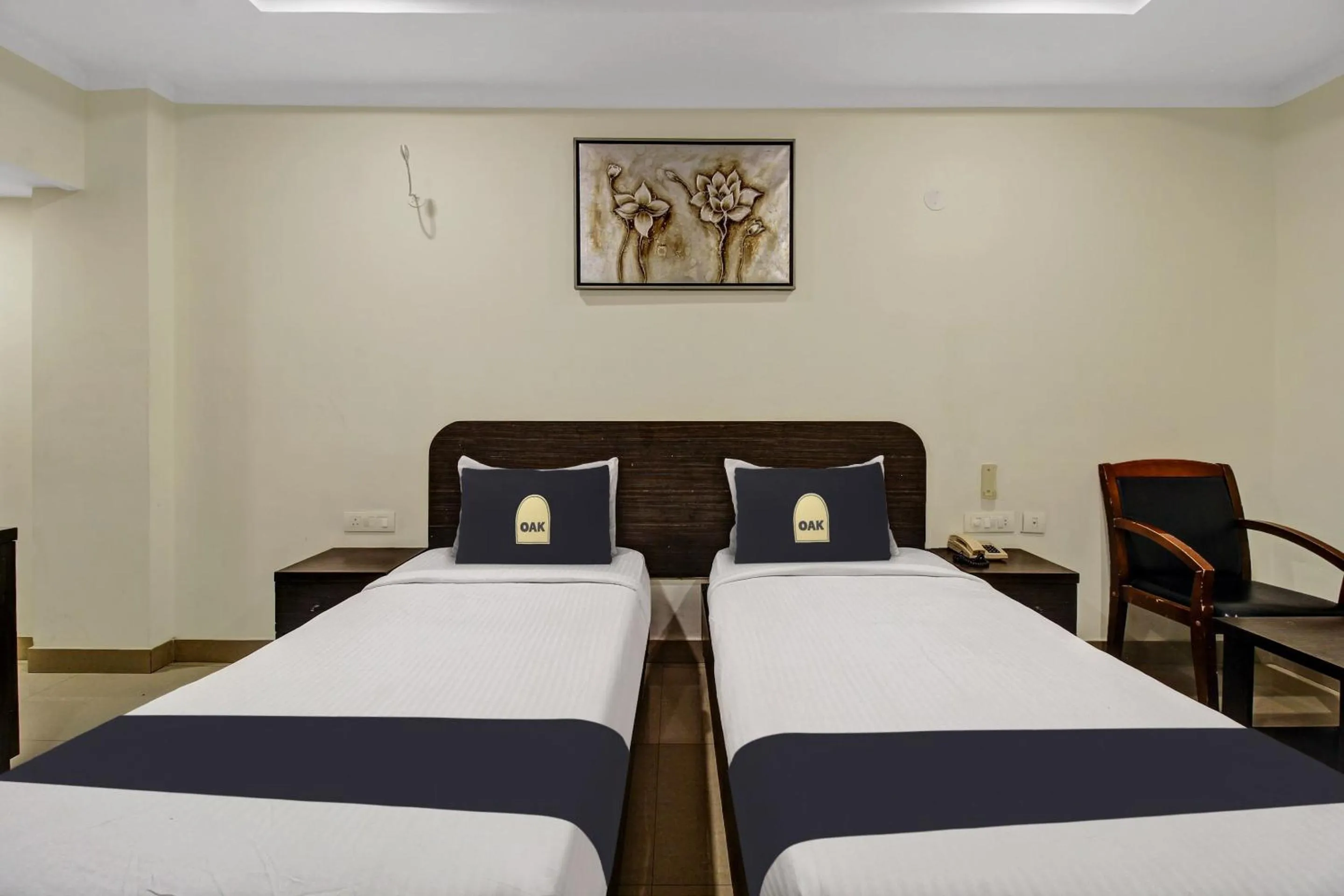 Bedroom, Bed in Super Townhouse Oak LB Nagar Ramoji