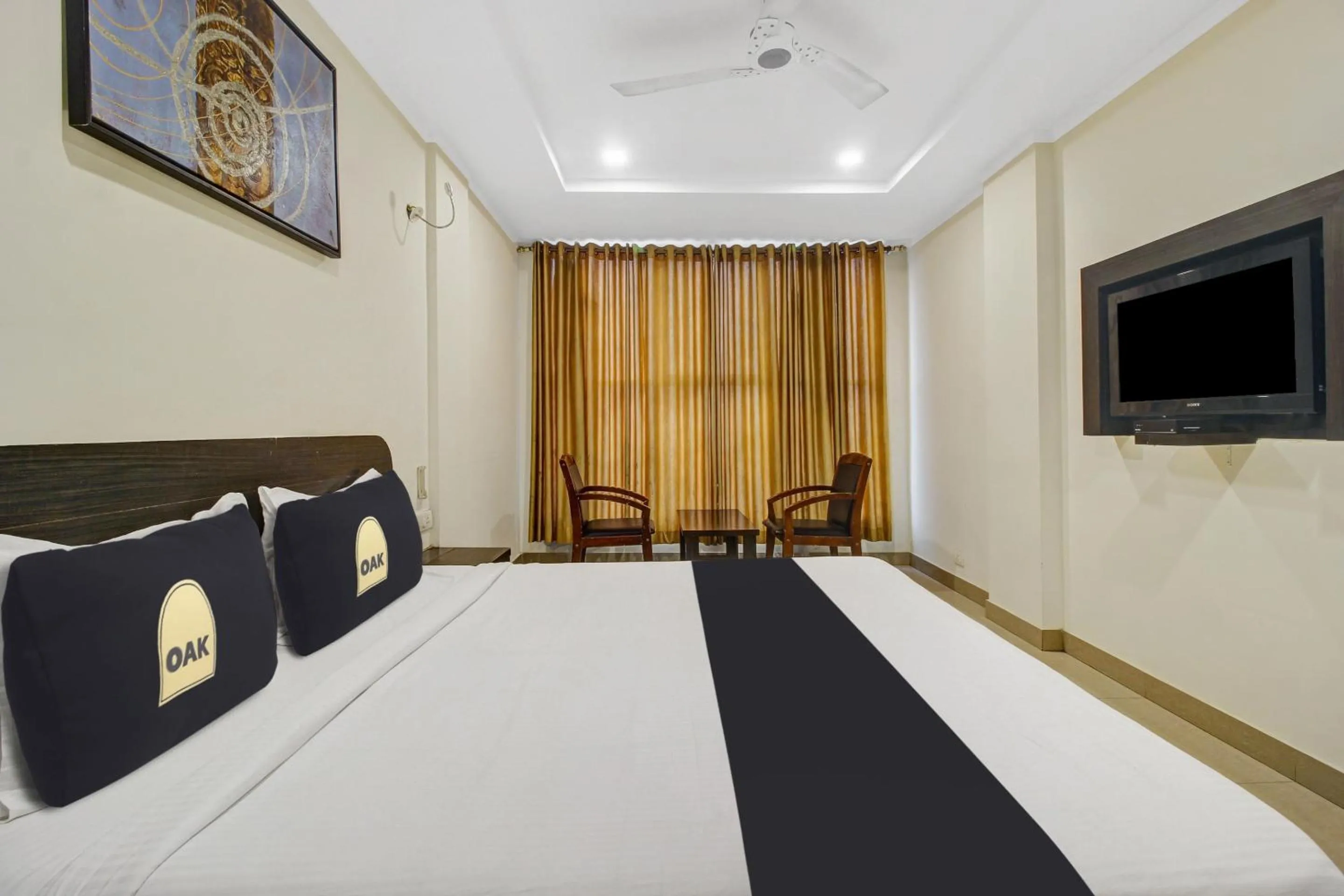 Bedroom, Bed in Super Townhouse Oak LB Nagar Ramoji