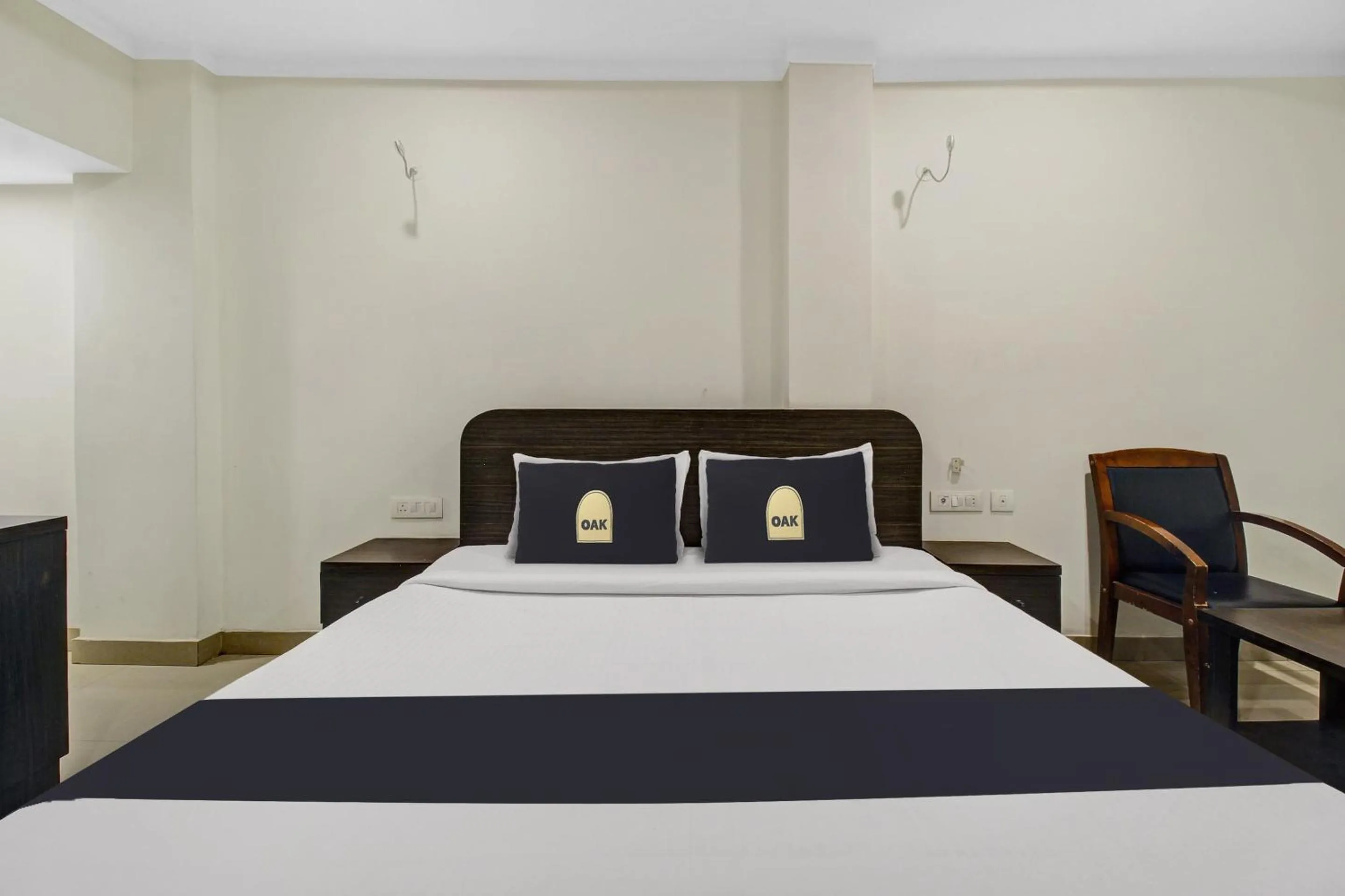 Bedroom, Bed in Super Townhouse Oak LB Nagar Ramoji