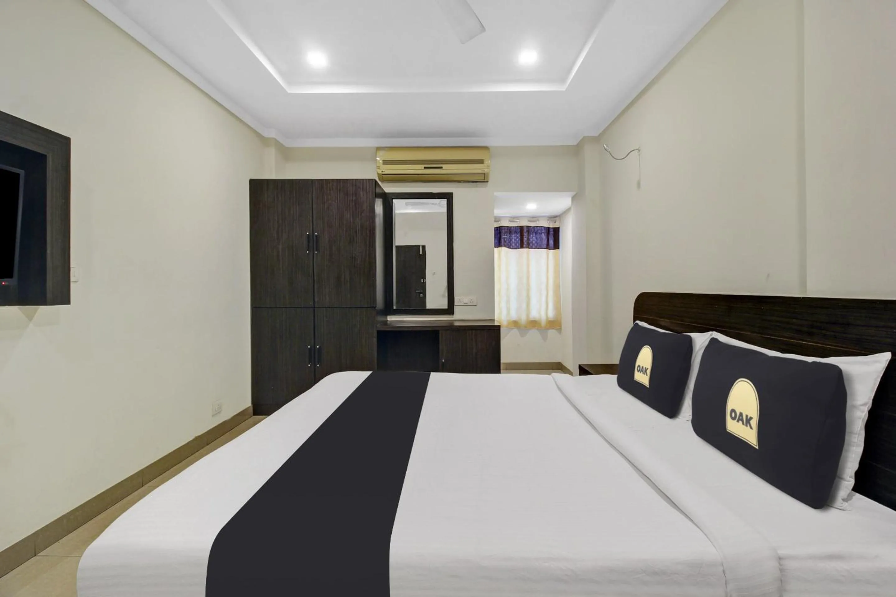 Bedroom, Bed in Super Townhouse Oak LB Nagar Ramoji