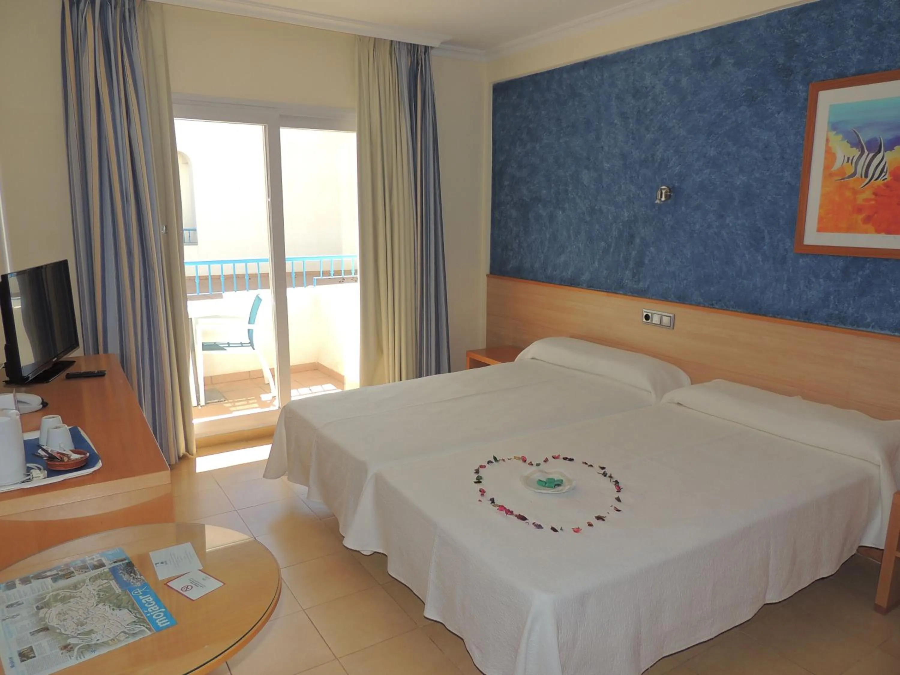 Photo of the whole room, Bed in Hotel Punta del Cantal