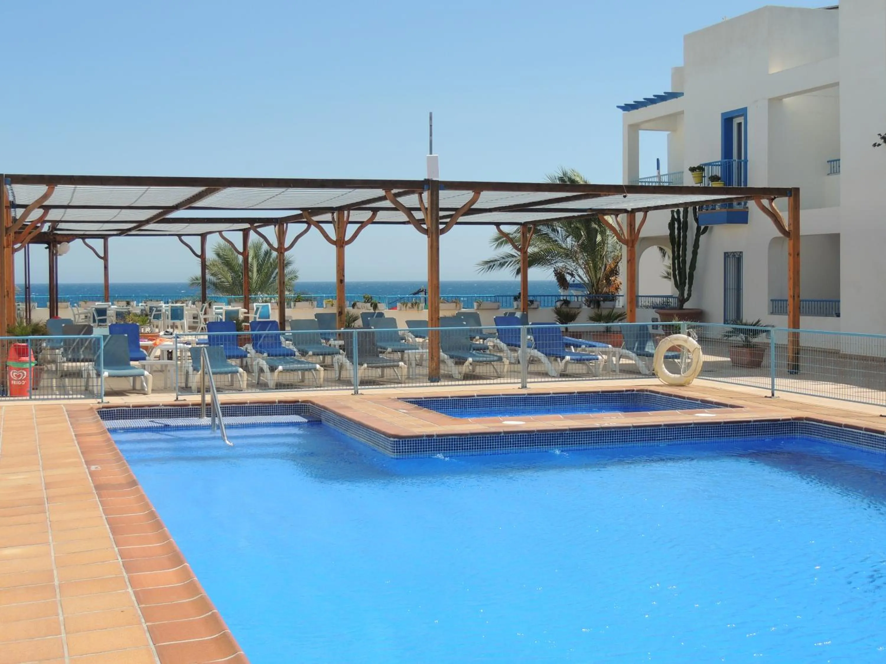 Swimming pool in Hotel Punta del Cantal