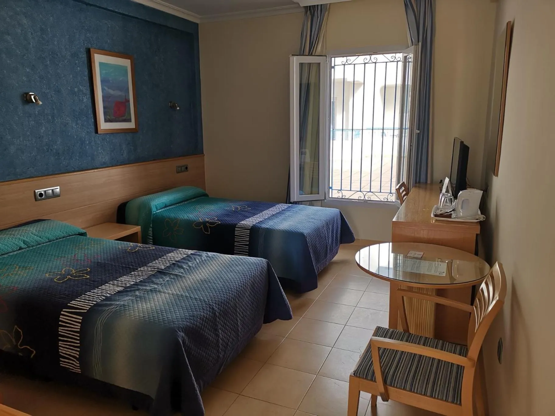 Photo of the whole room, Bed in Hotel Punta del Cantal