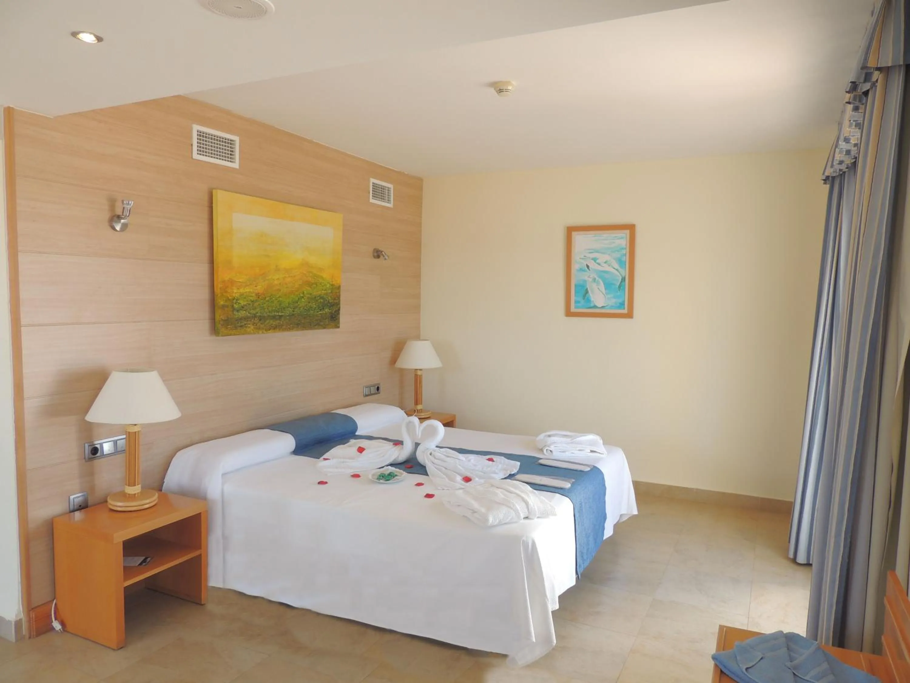 Bedroom, Bed in Hotel Punta del Cantal