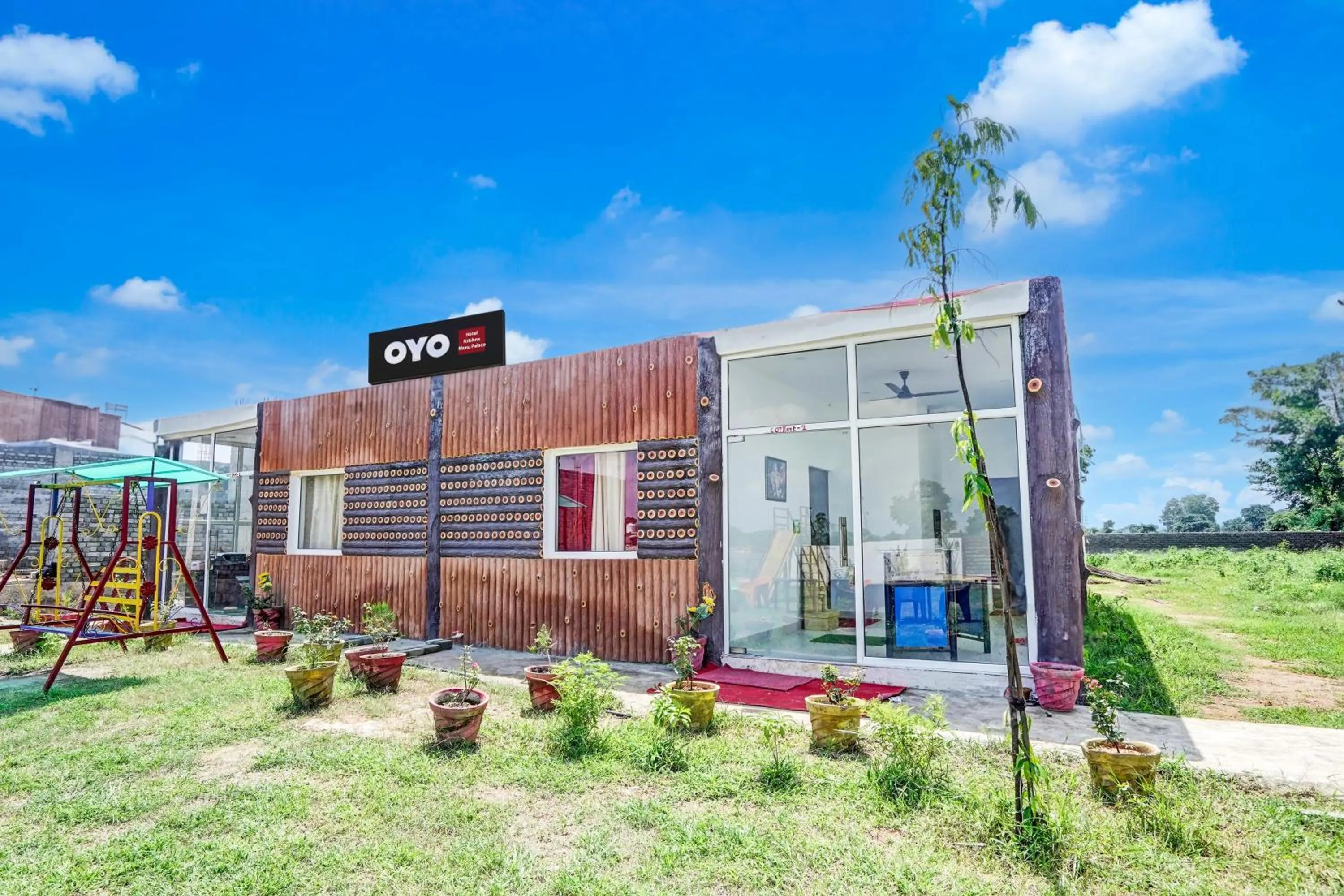 Facade/entrance in Hotel O Krishna Manu Palace