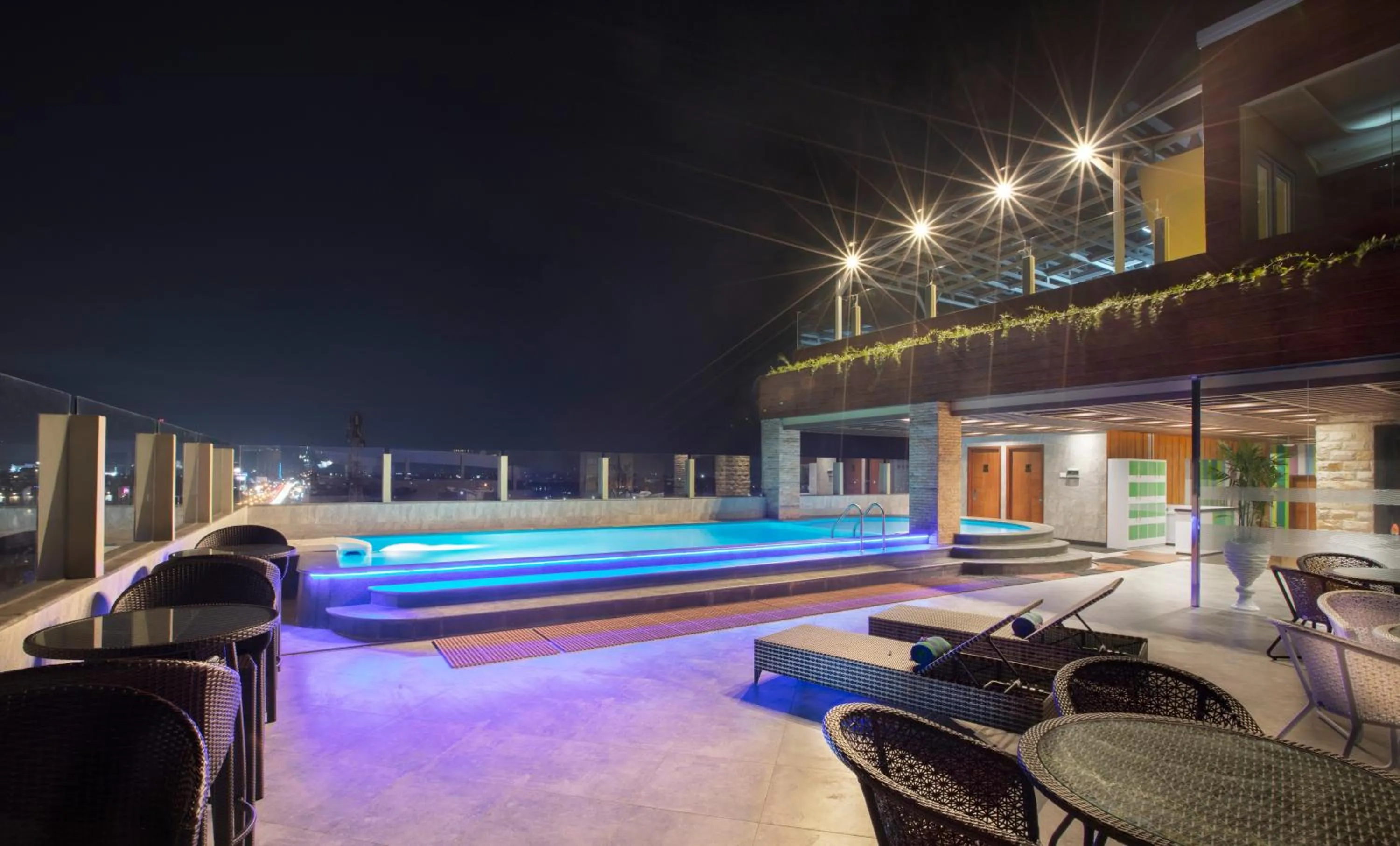 Swimming pool in BEST WORLD KINDAI HOTEL