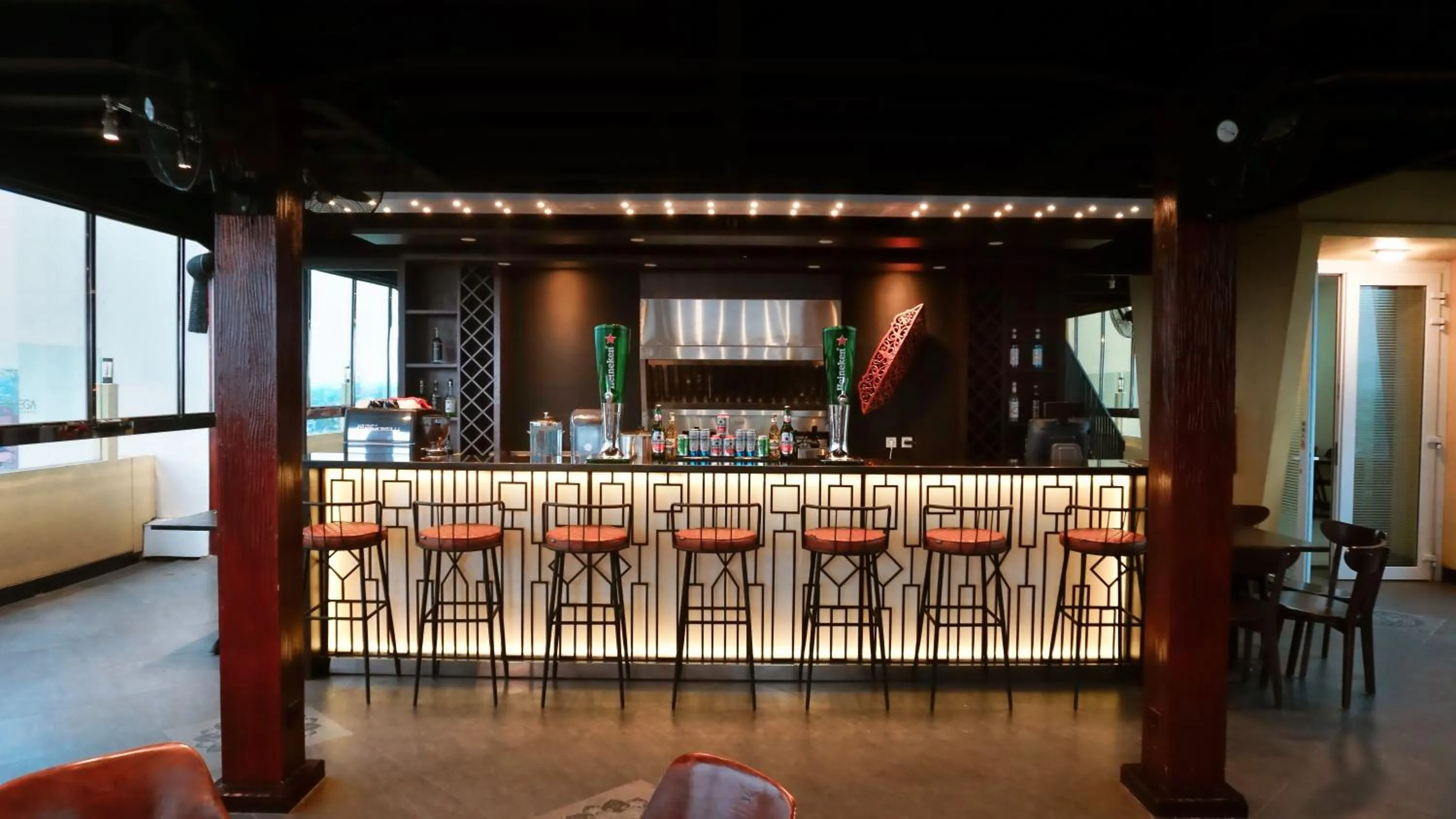 Lounge or bar in BEST WORLD KINDAI HOTEL