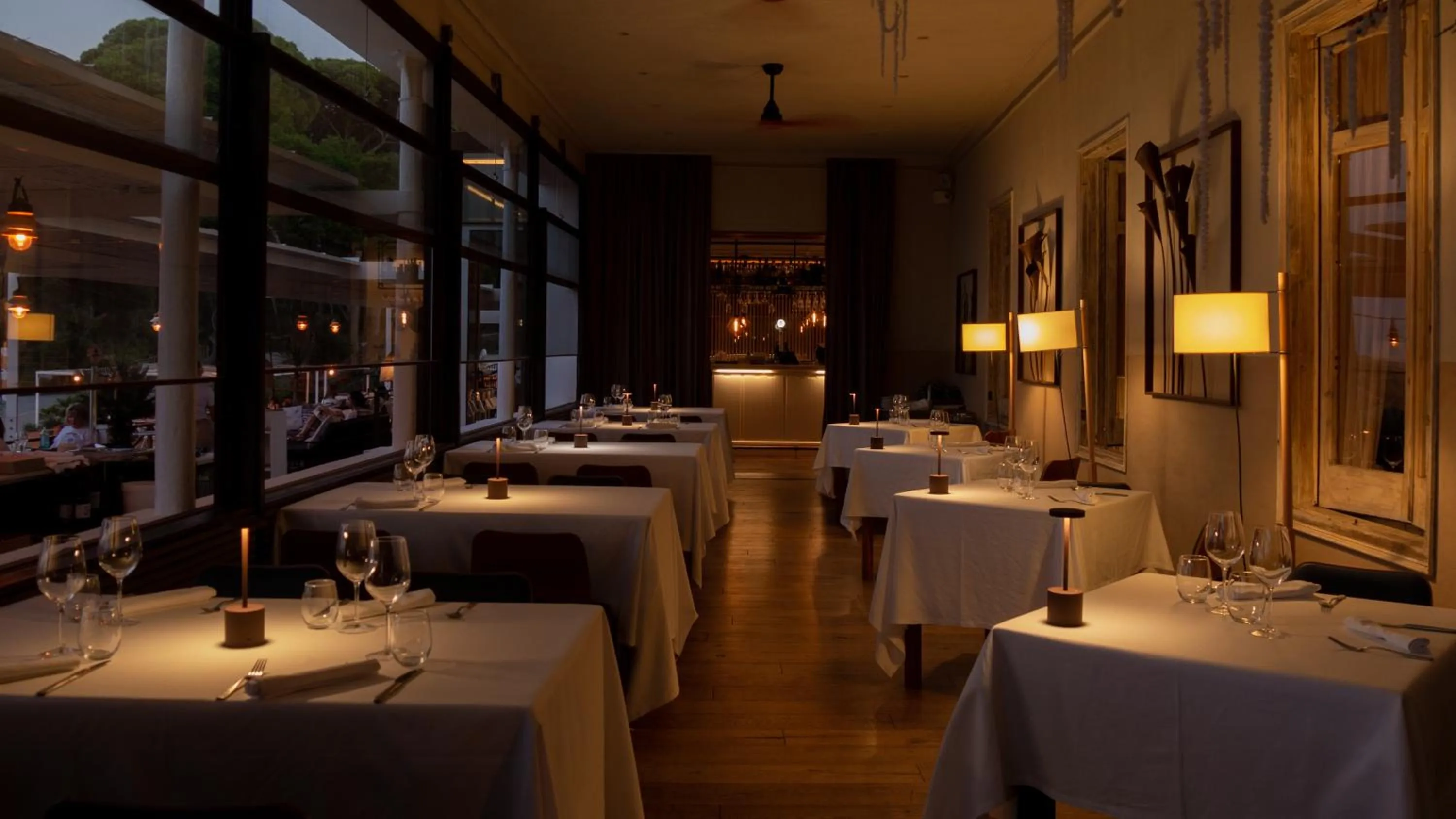 Restaurant/places to eat in Hostal Empúries