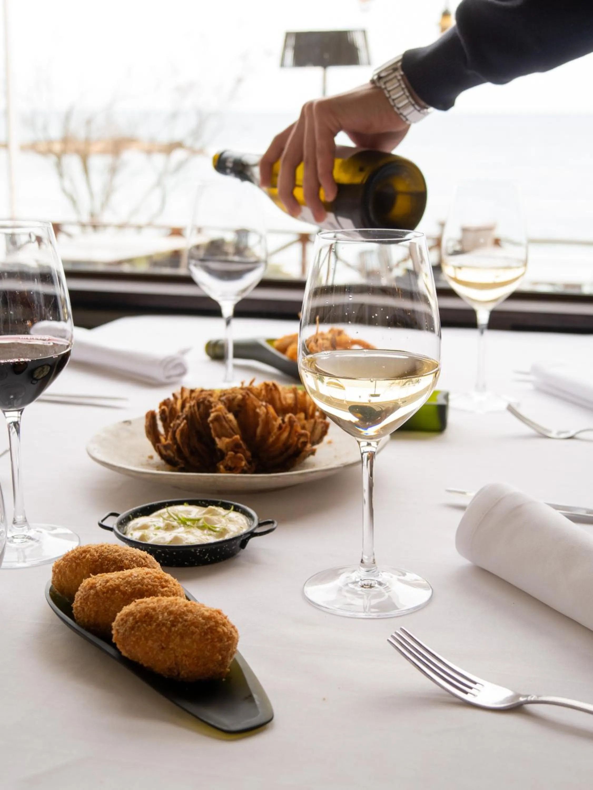 Restaurant/places to eat in Hostal Empúries