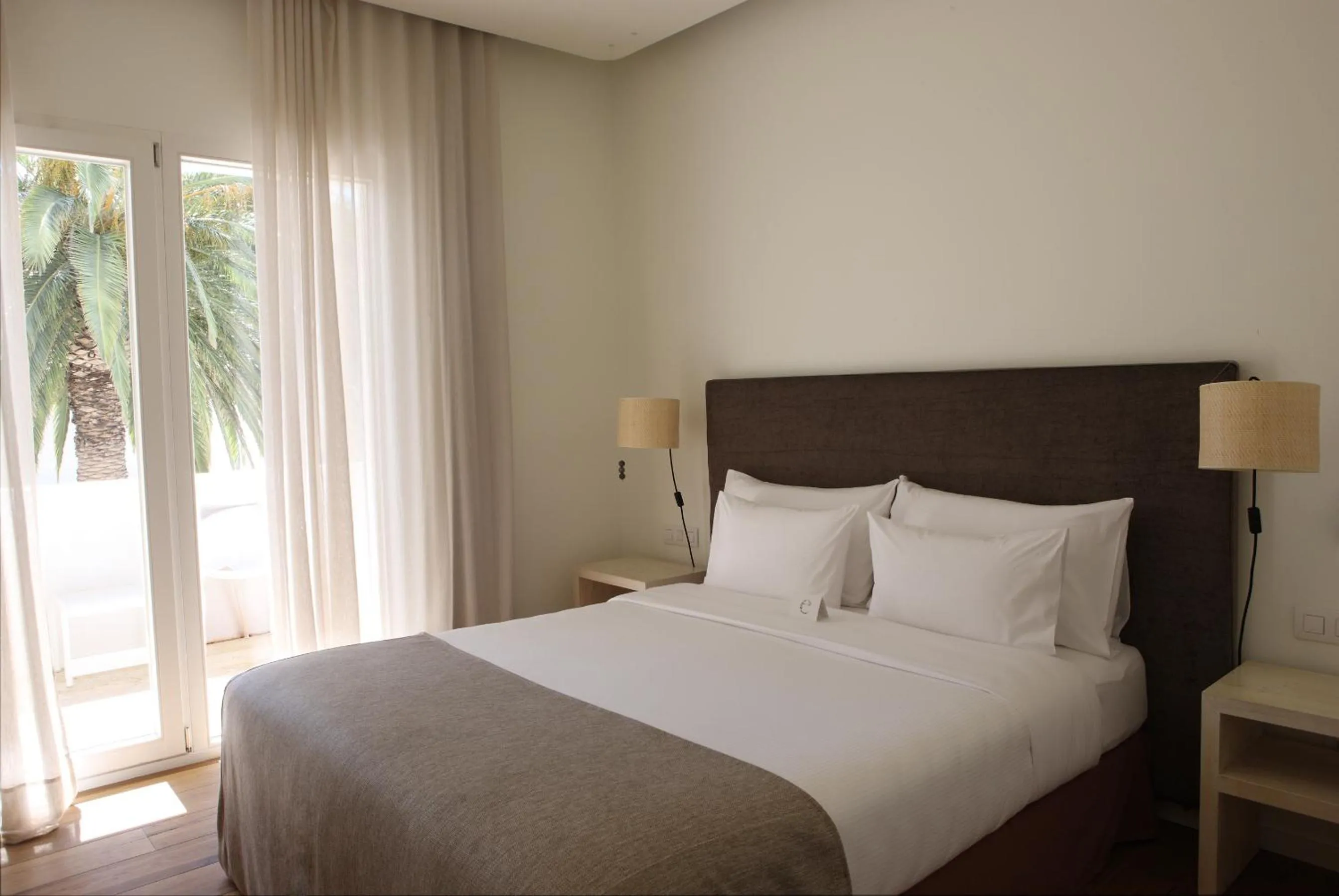 Photo of the whole room, Bed in Hostal Empúries