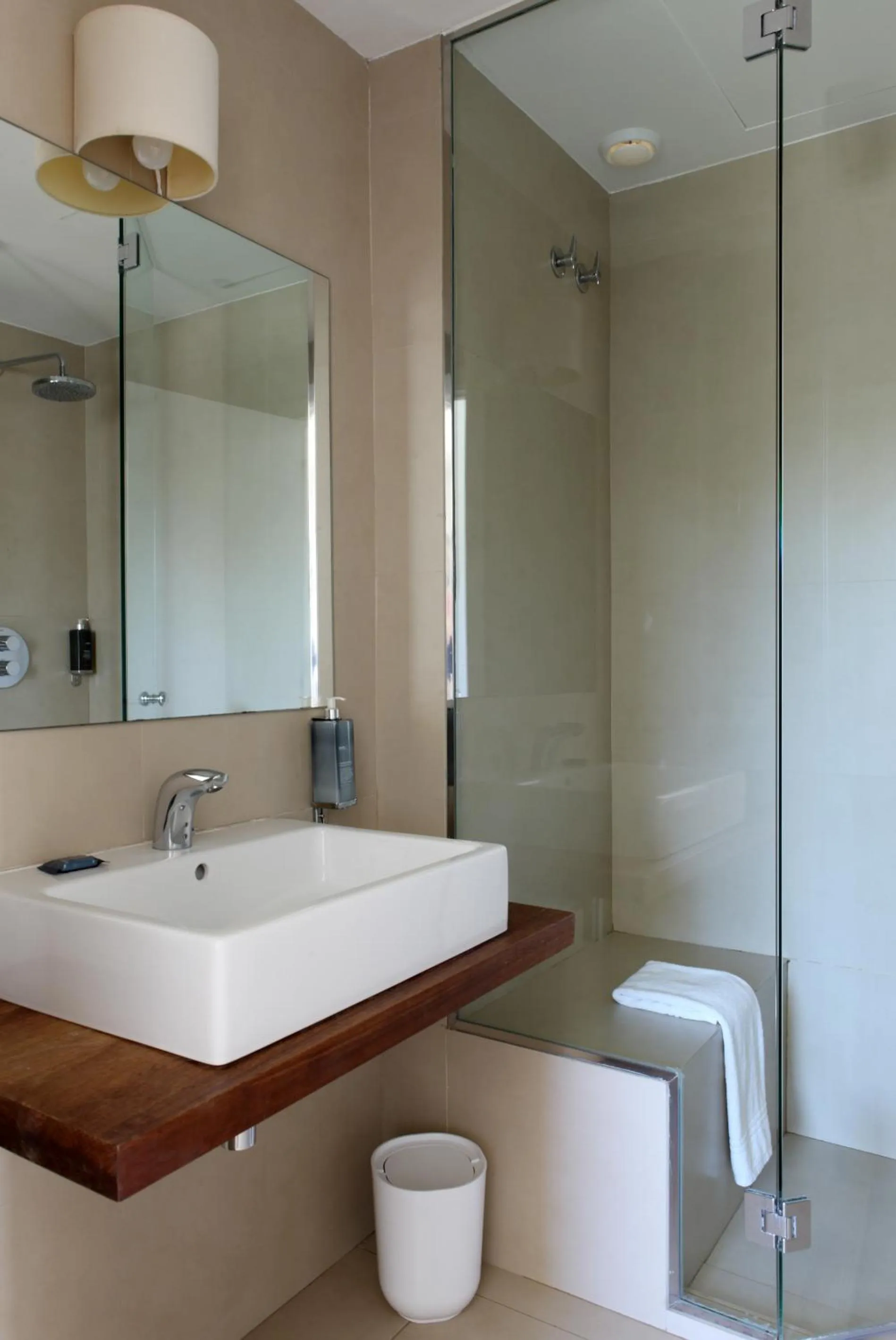 Bathroom in Hostal Empúries