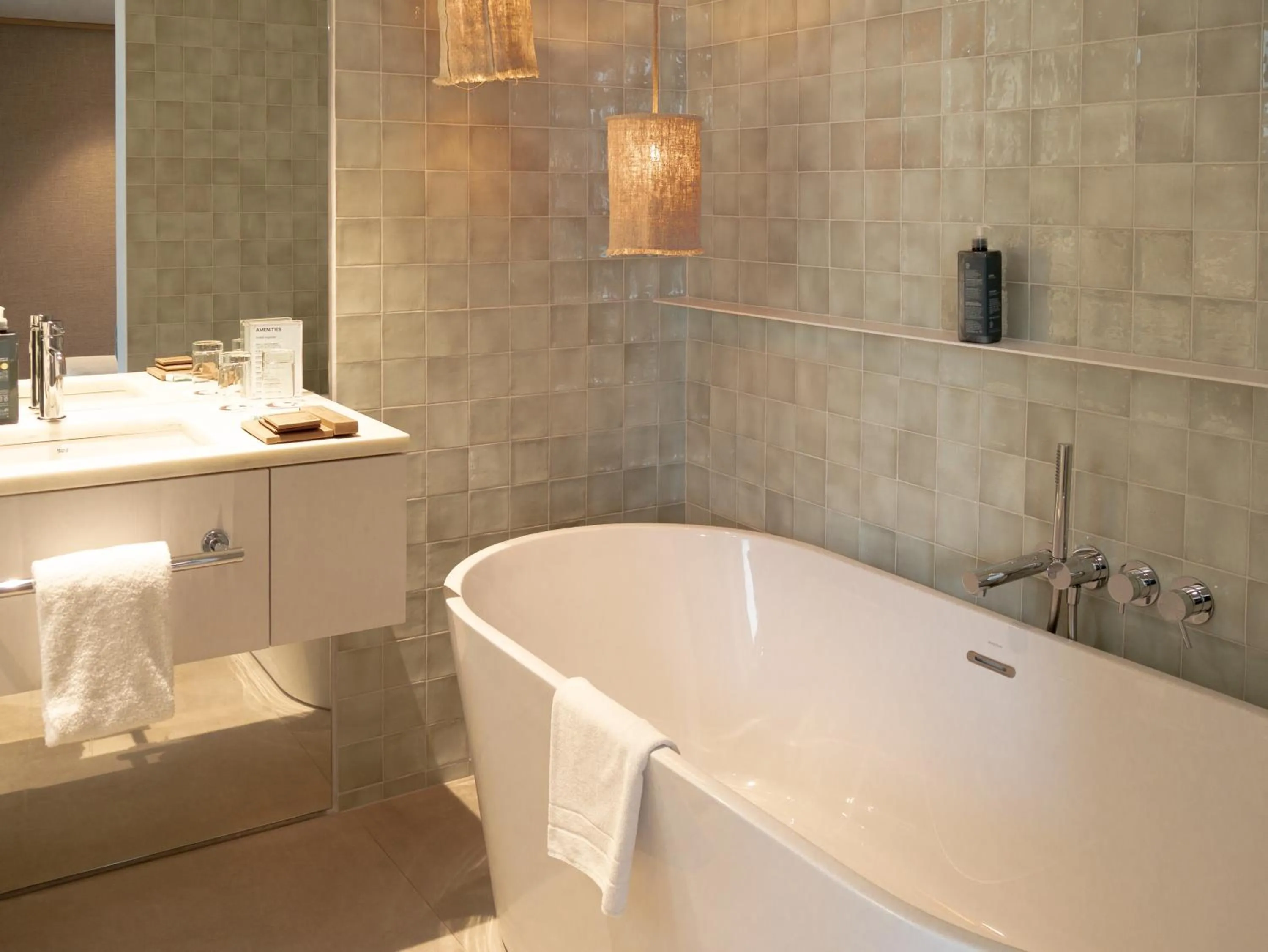 Toilet in Hostal Empúries