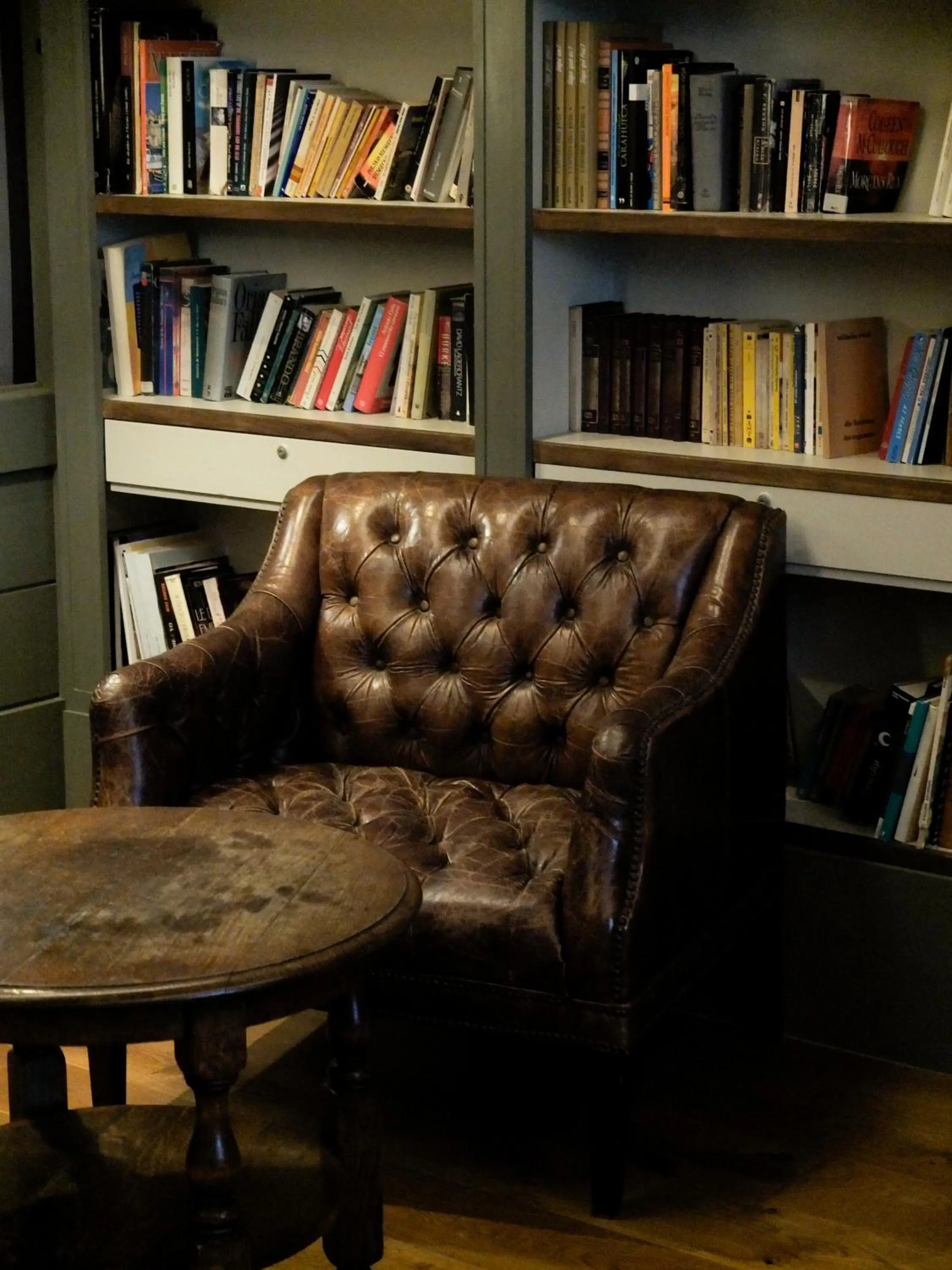 Library in Hostal Empúries