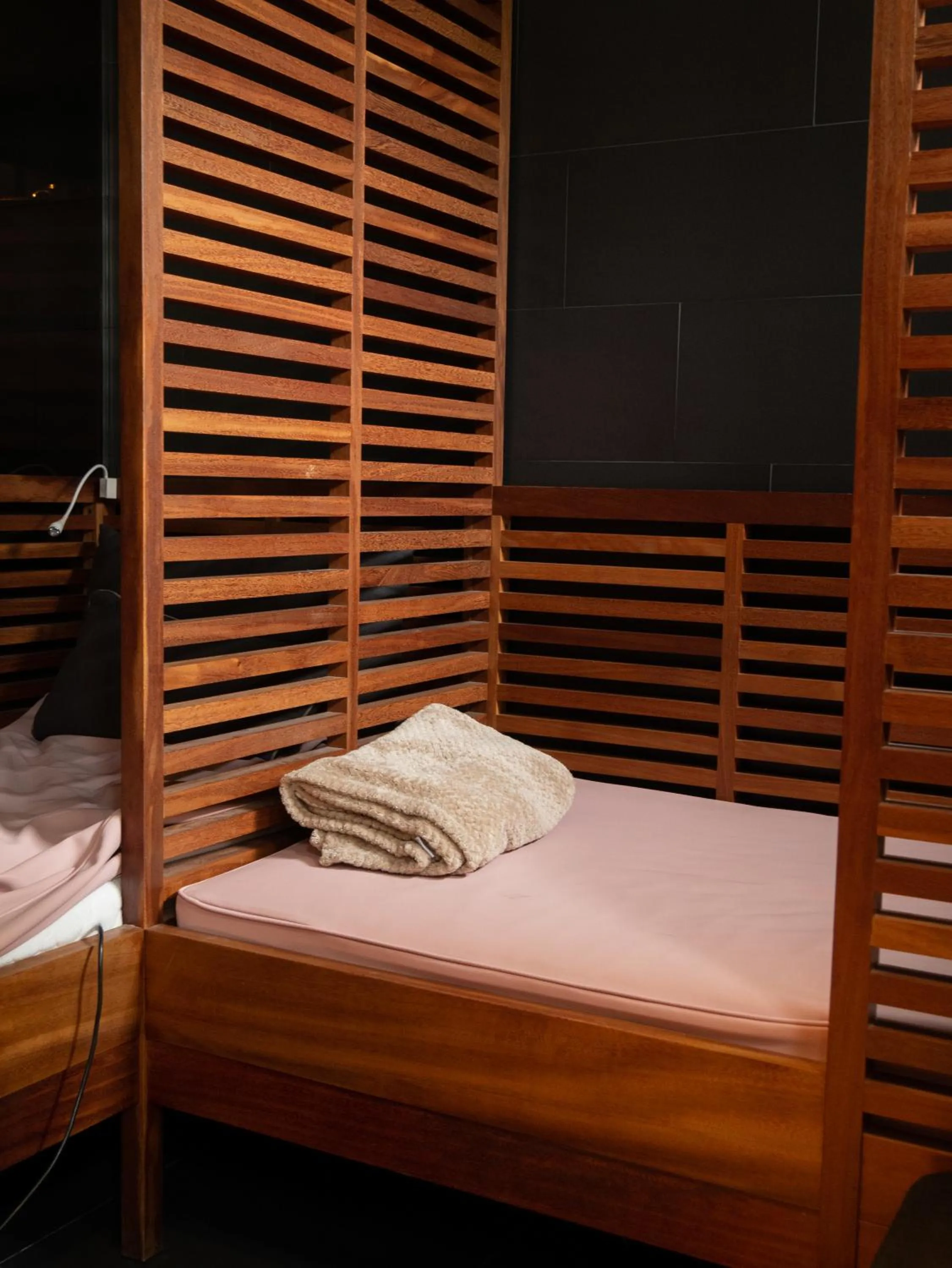 Massage, Bed in Hostal Empúries