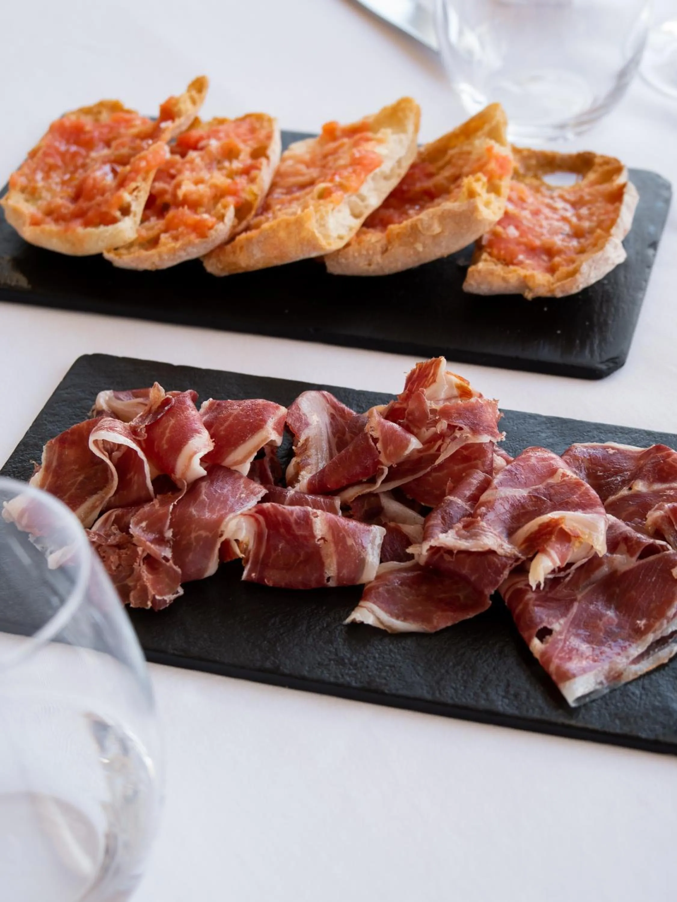 Restaurant/places to eat in Hostal Empúries