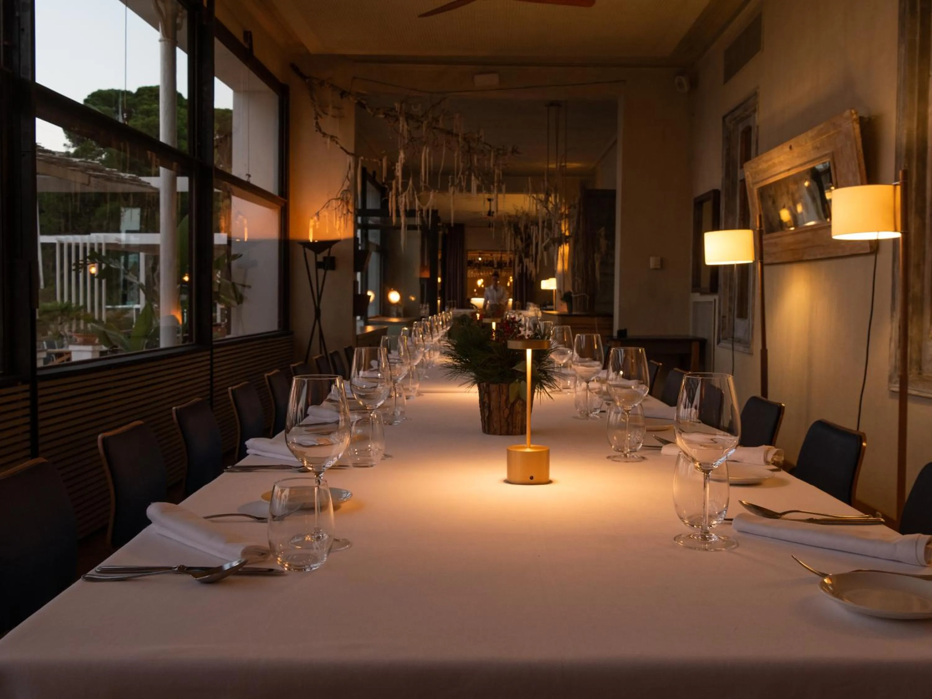 Restaurant/places to eat in Hostal Empúries