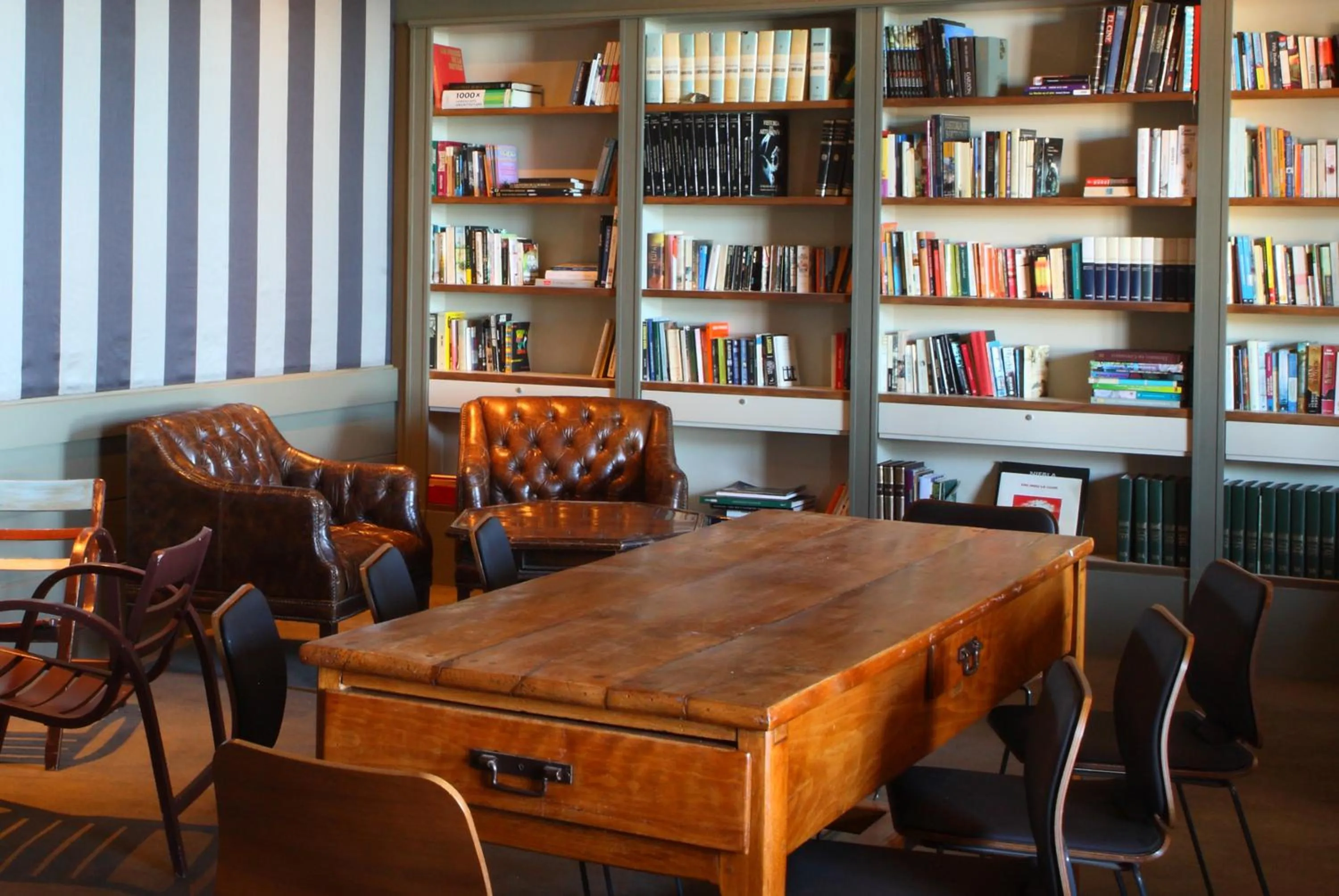 Library in Hostal Empúries