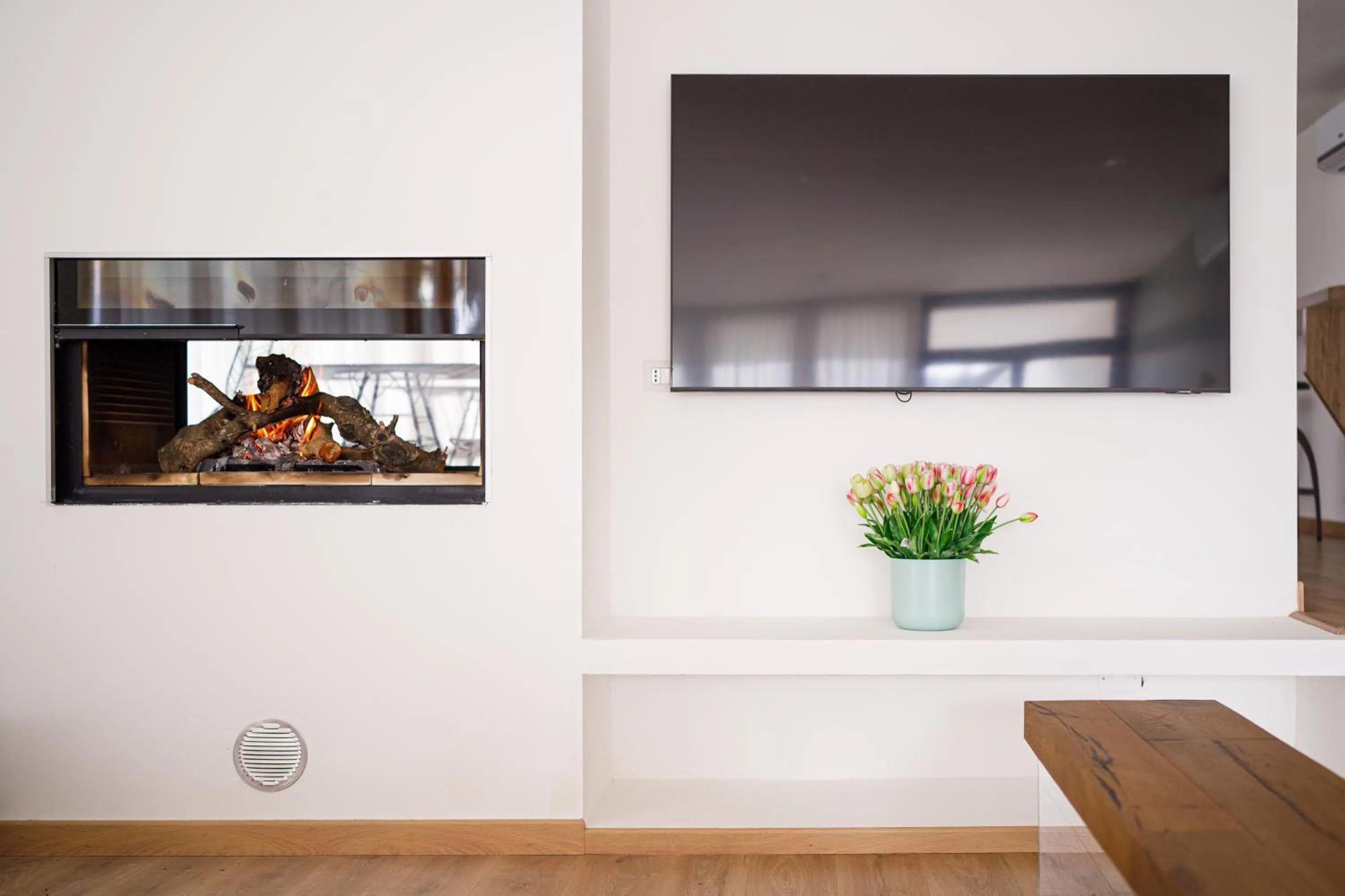 TV/Entertainment Center in ARIA - Villa di Campagna