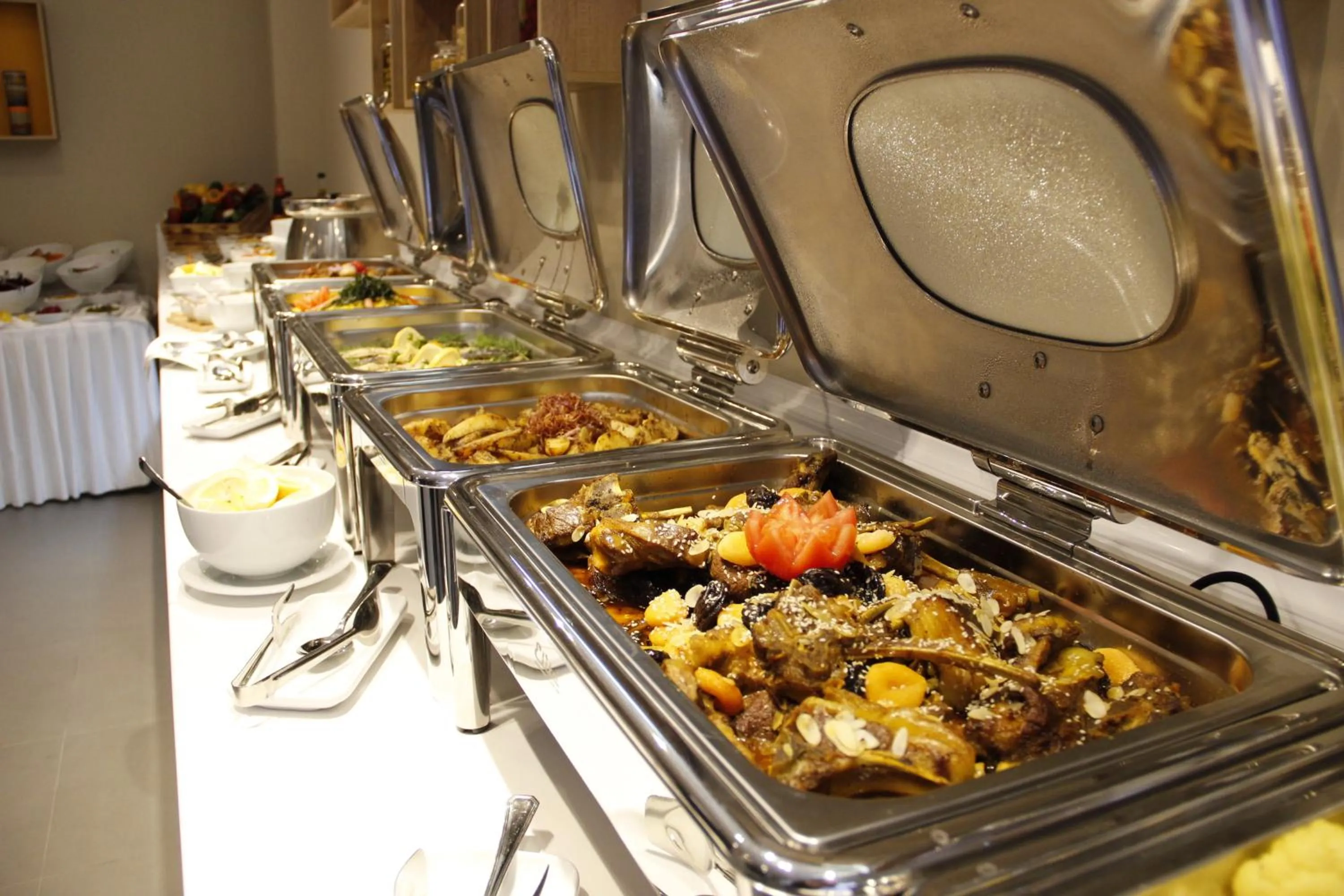 Restaurant/places to eat in Golden Tulip Opera Alger