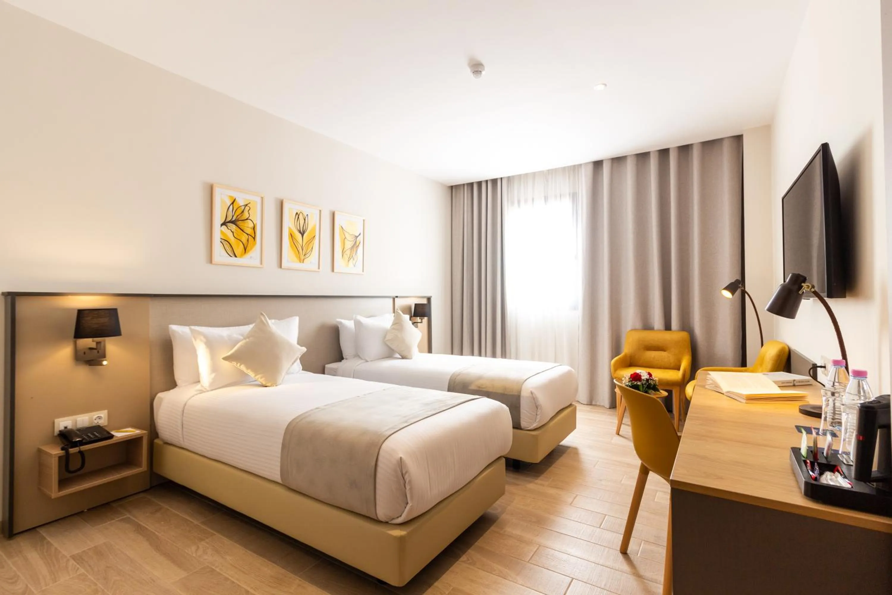 Communal lounge/ TV room, Bed in Golden Tulip Opera Alger