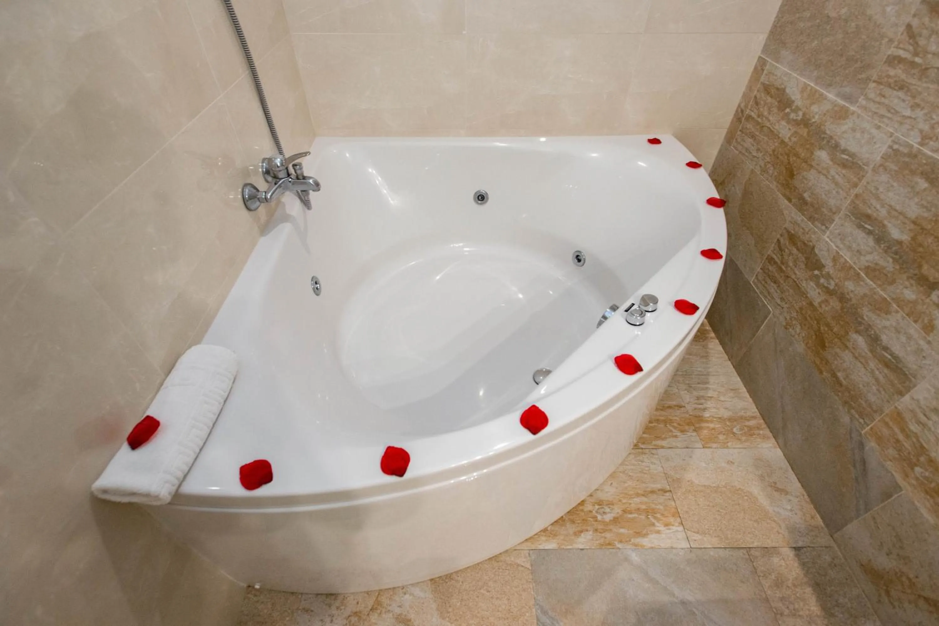 Hot Tub in Cleopatra Spa Hotel