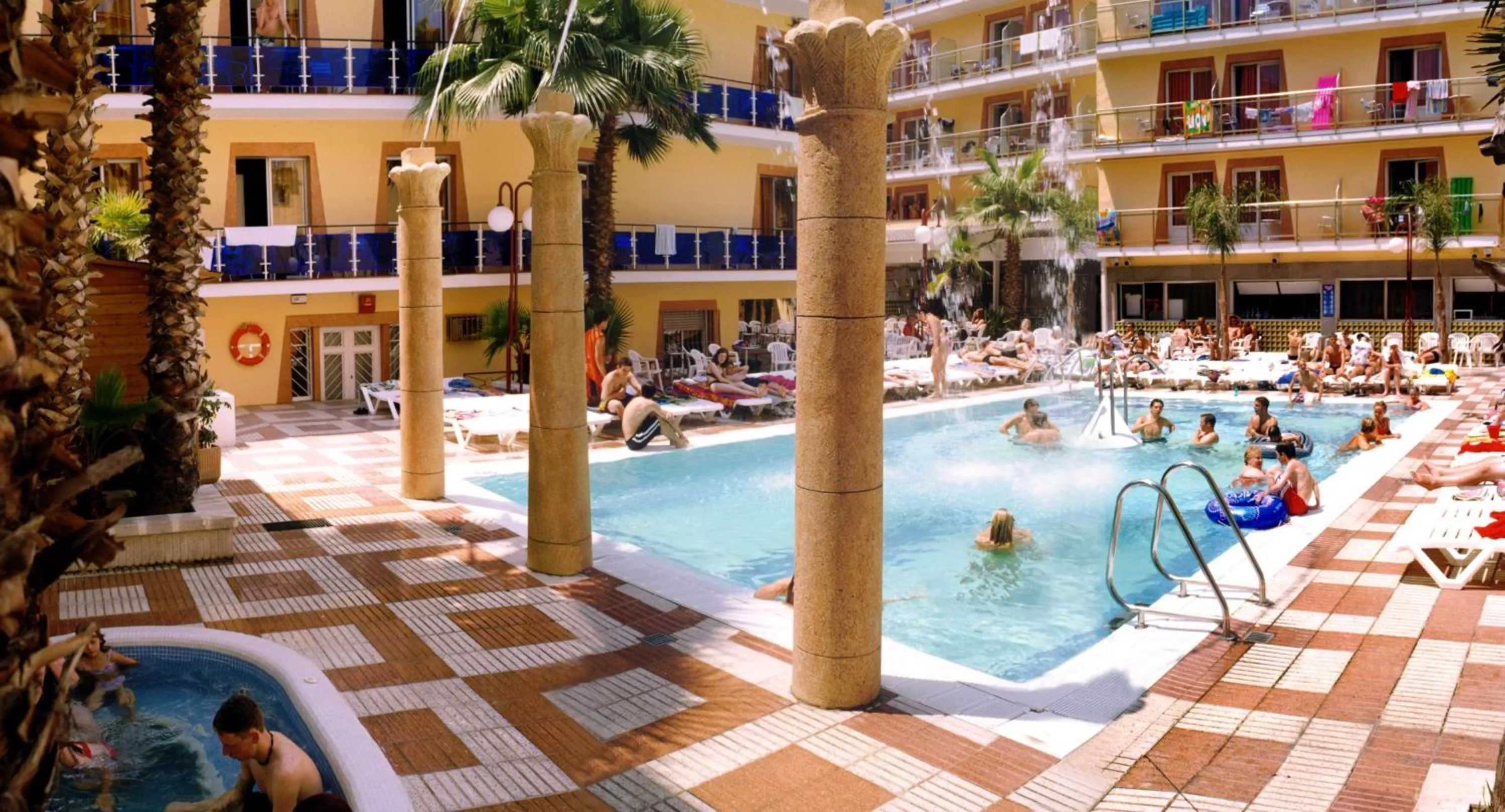Swimming pool in Cleopatra Spa Hotel