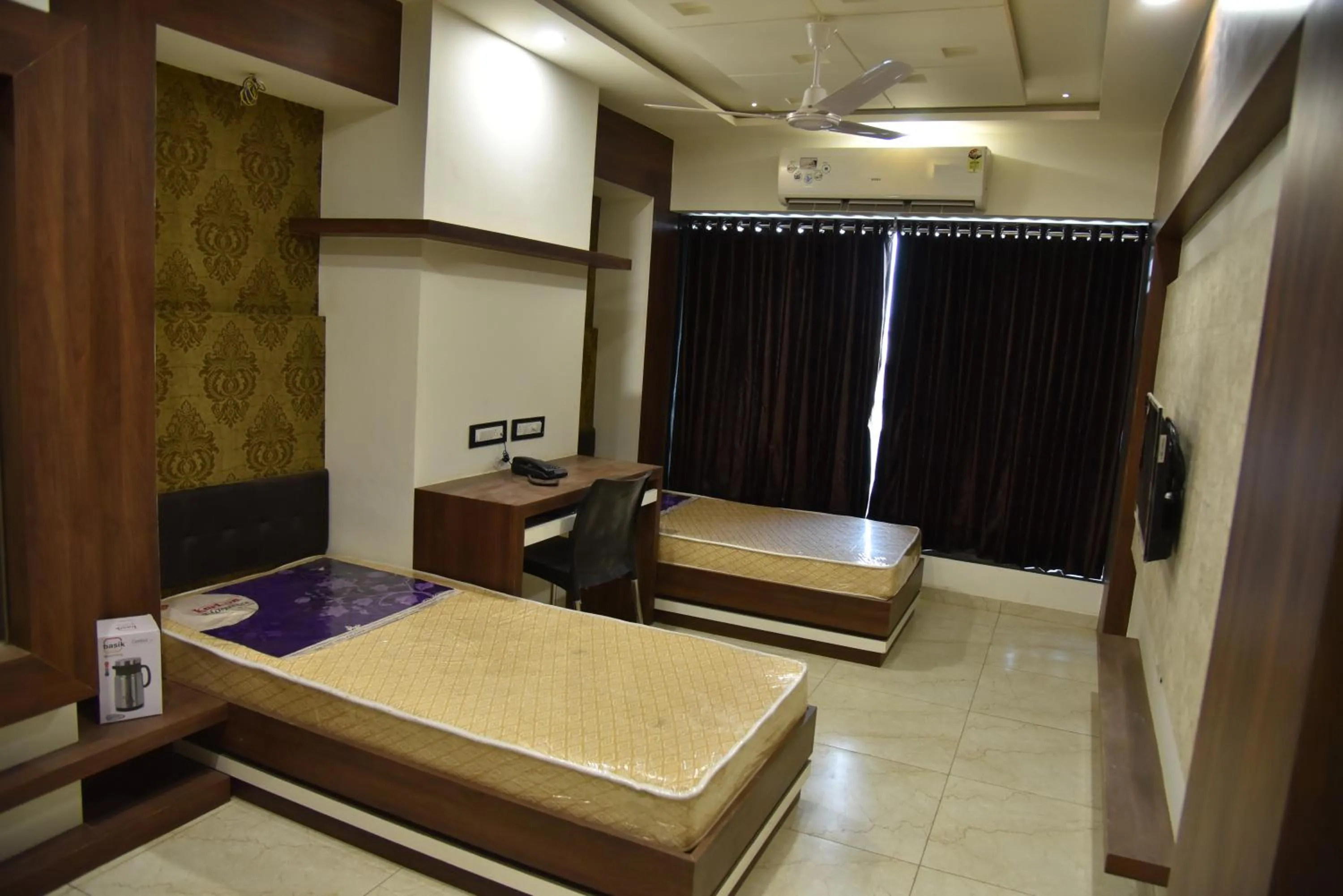 Toilet in Hotel Savera Inn