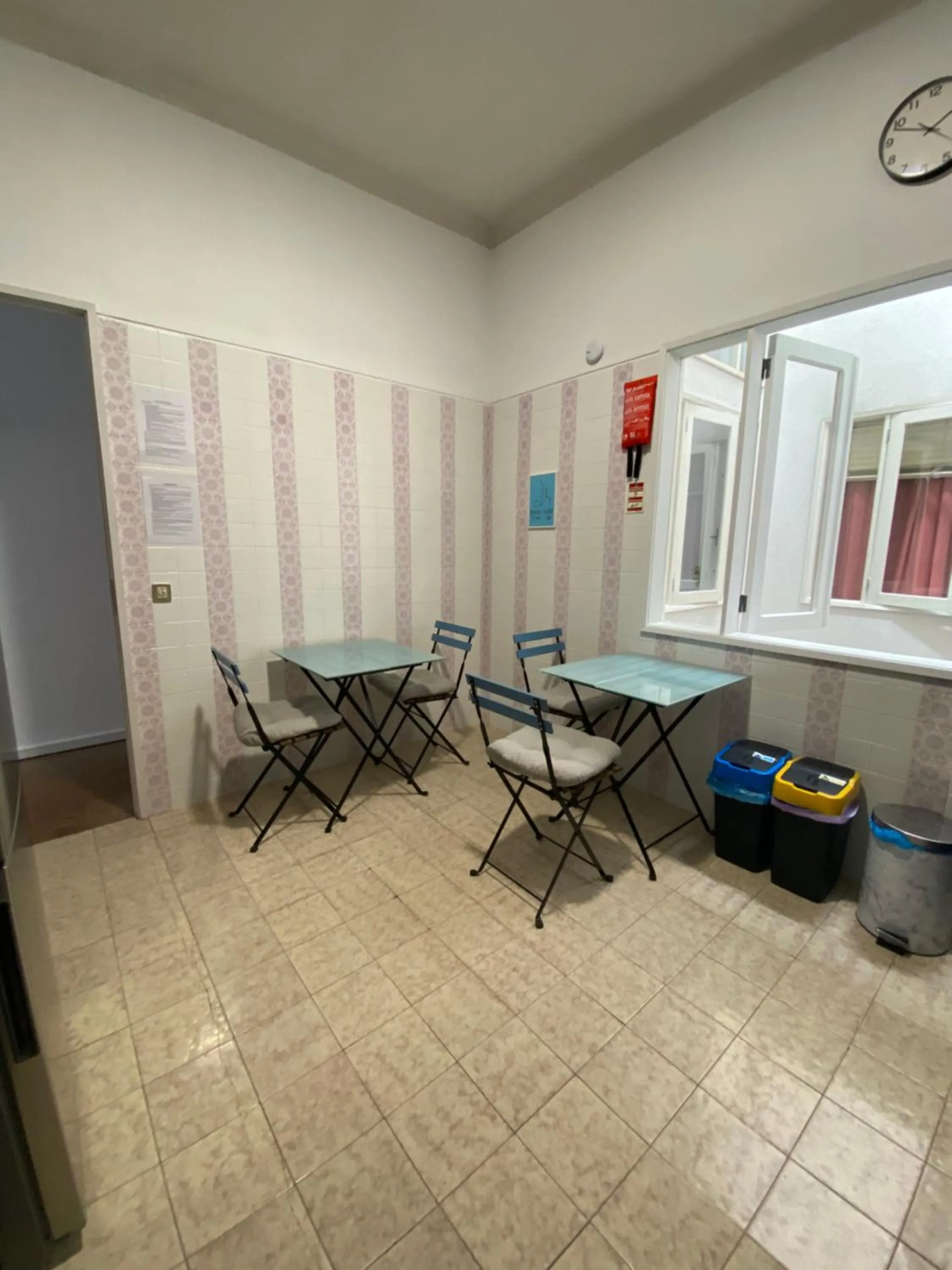 Kitchen or kitchenette in Barão 35 Guest House