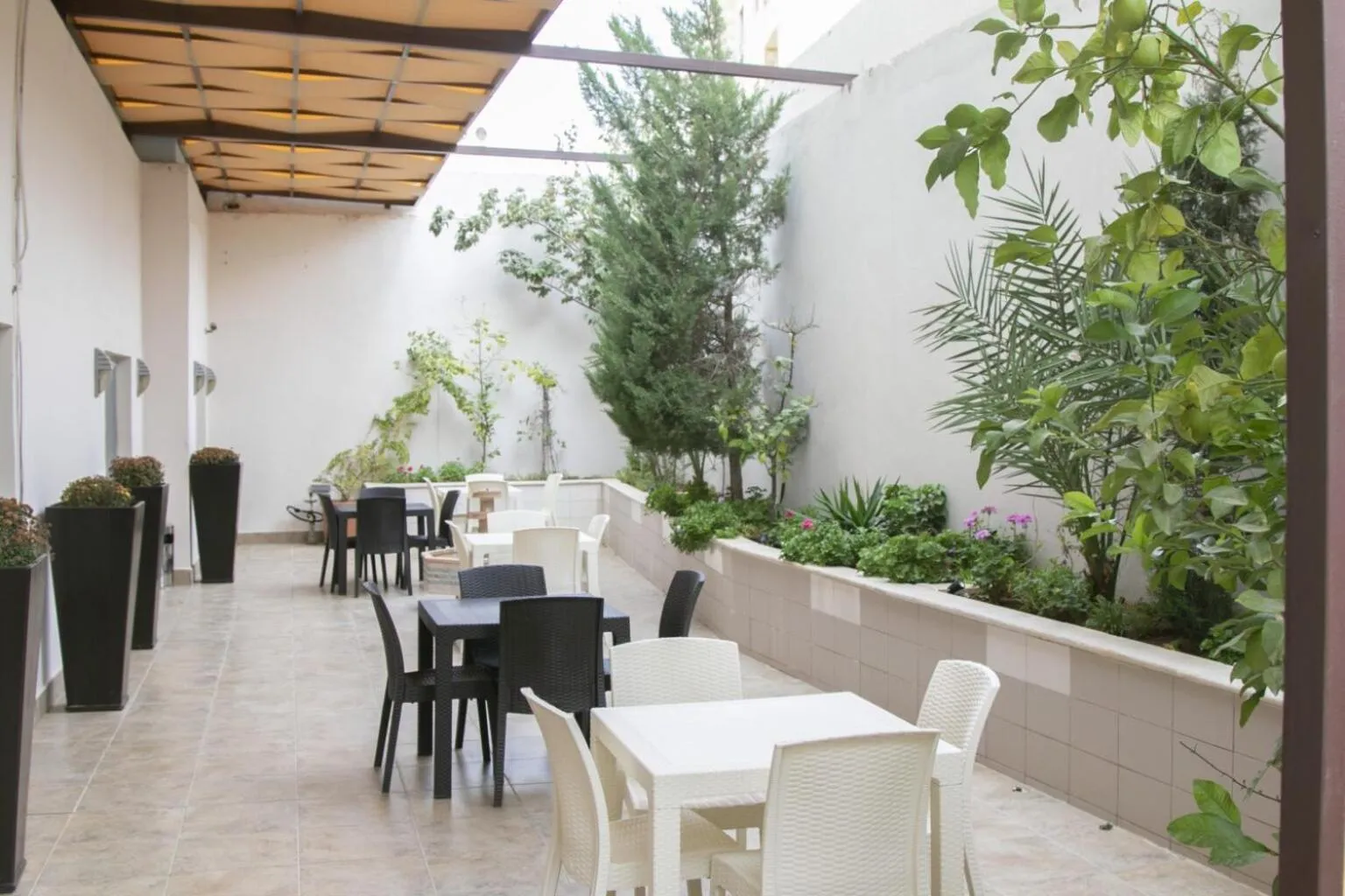 Billiard in Tamrah Suites Hotel