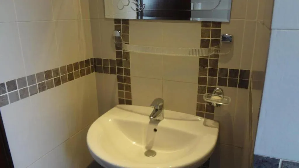 Bathroom in Tamrah Suites Hotel