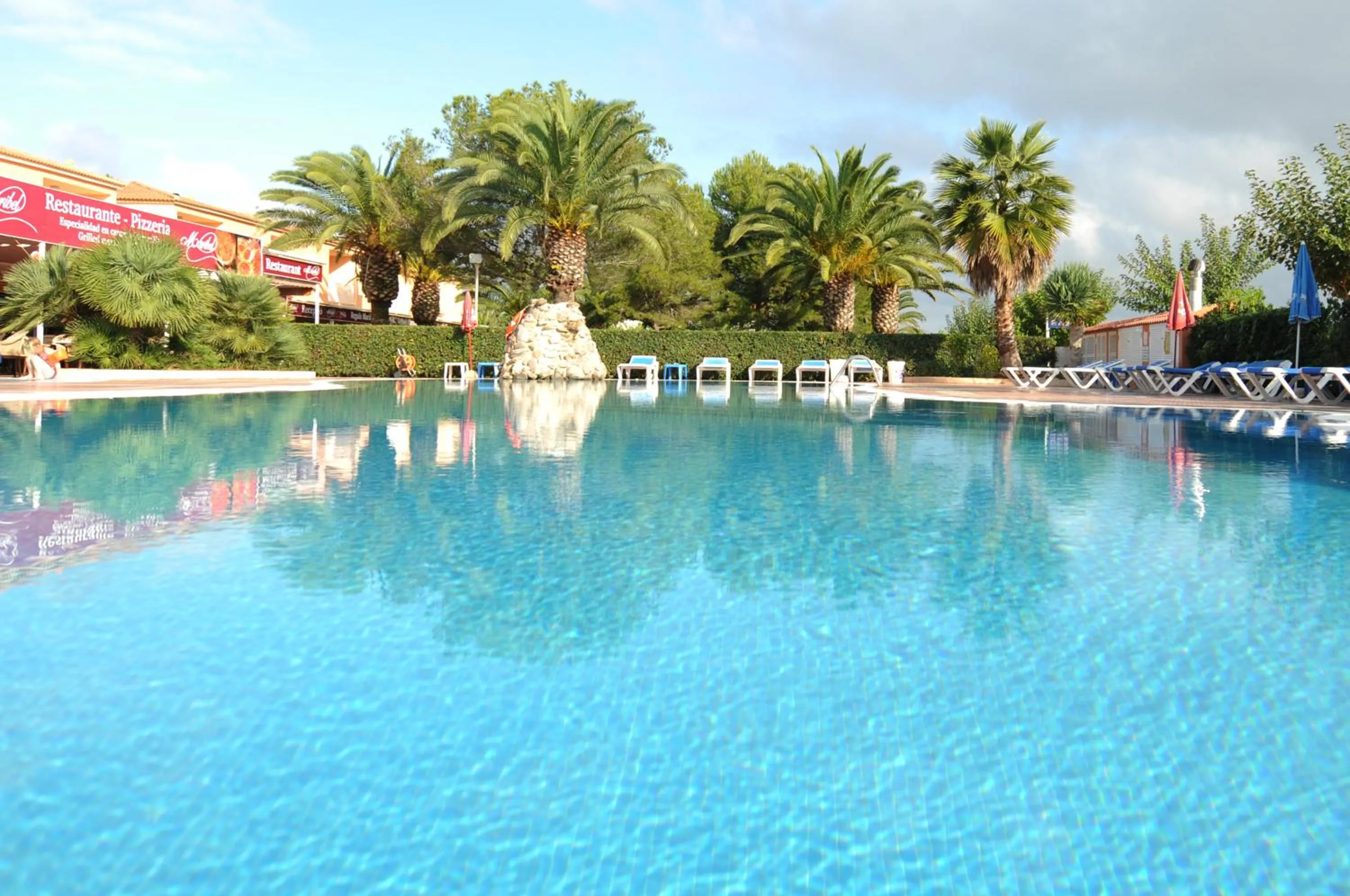 Swimming pool in Apartamentos Maribel