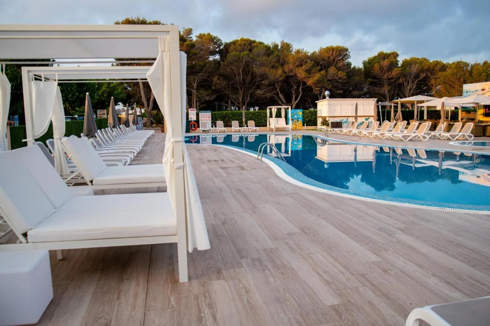 Swimming pool in Apartamentos Maribel