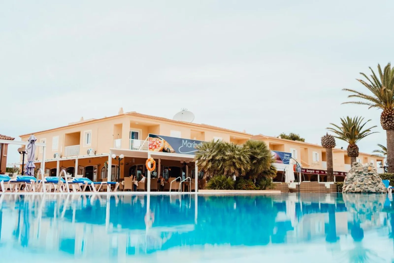 Swimming pool in Apartamentos Maribel