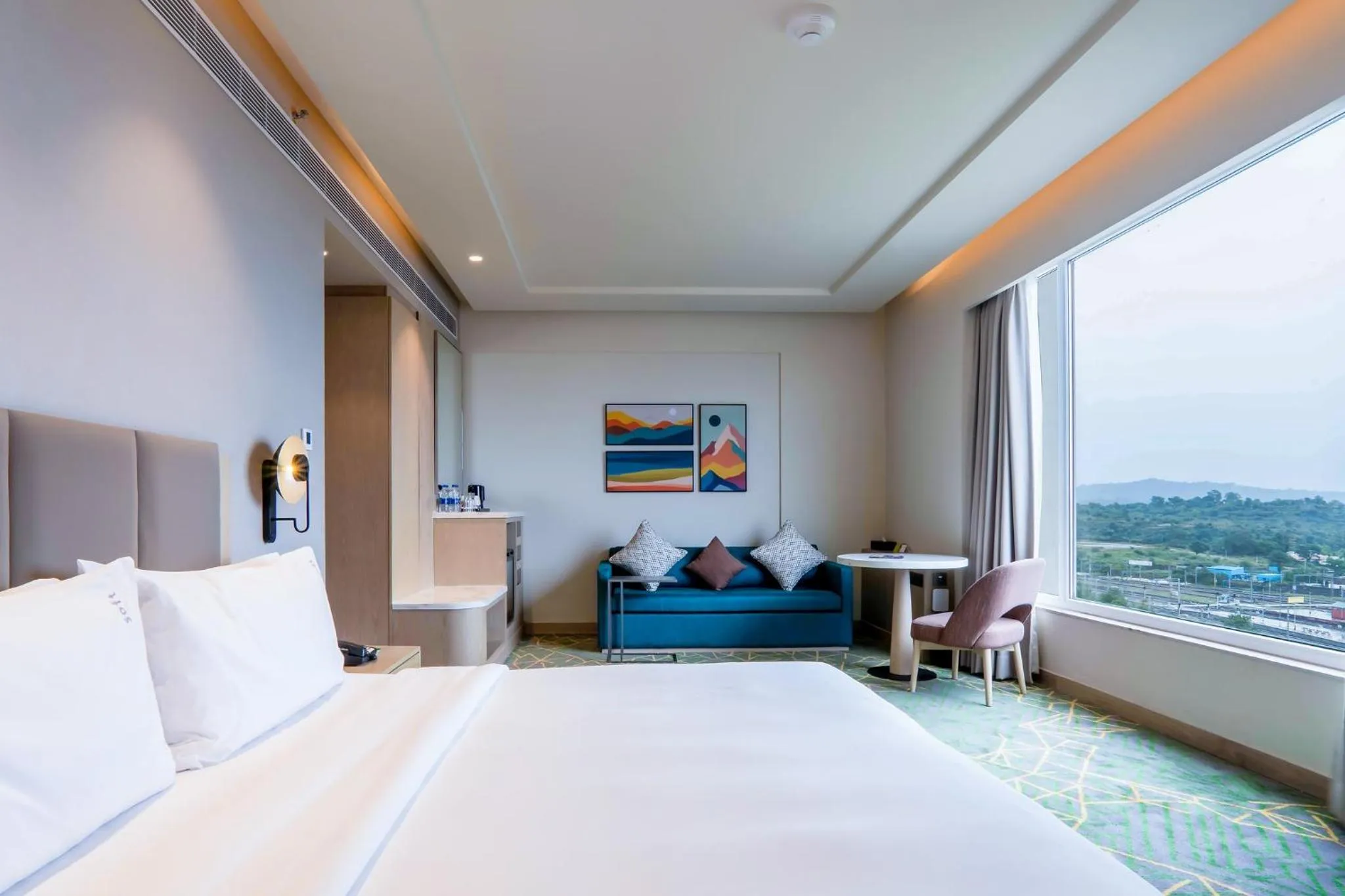 Photo of the whole room, Bed in Holiday Inn Katra Vaishno Devi by IHG